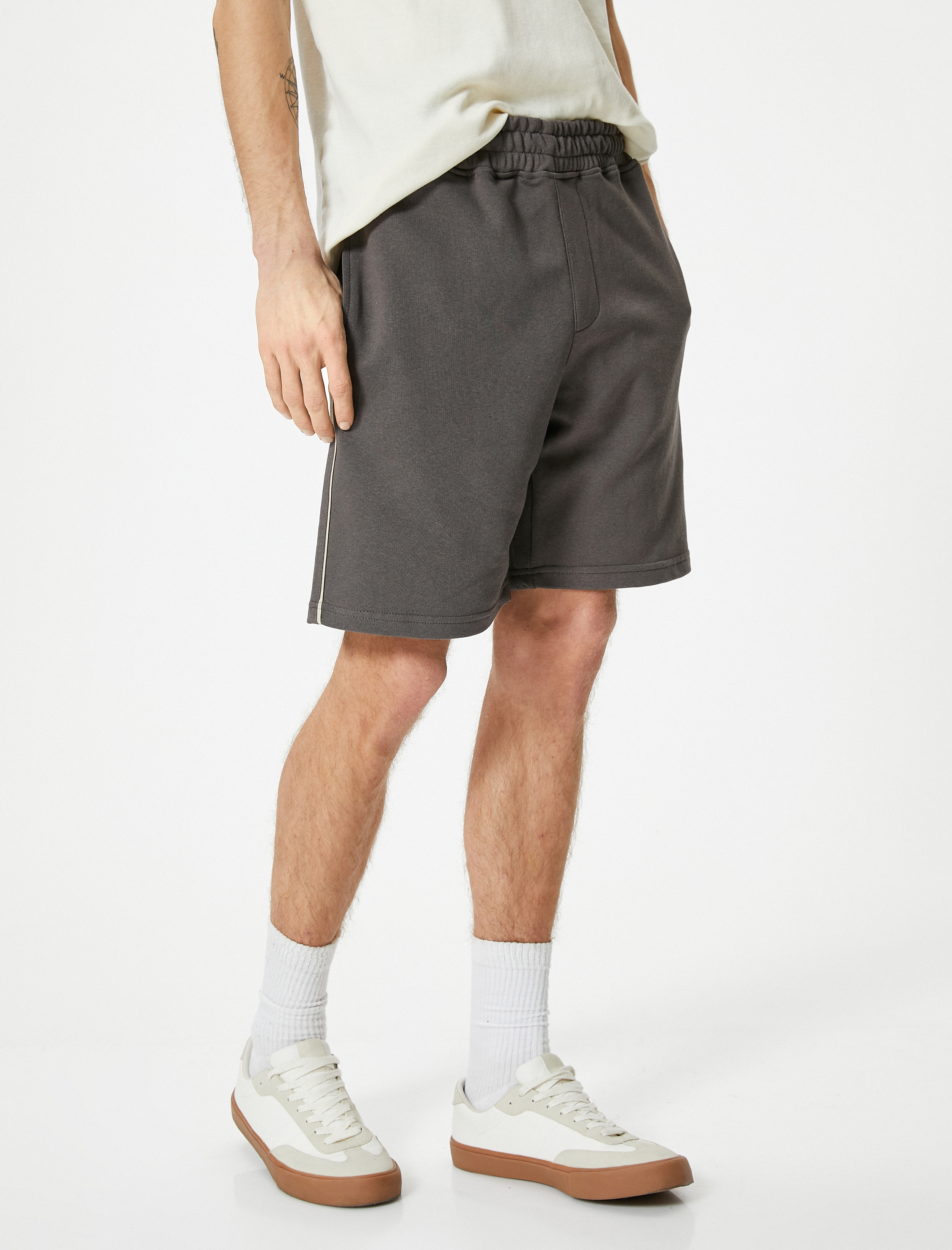   Bermuda Şort Beli Lastikli Cep Detaylı Biyeli