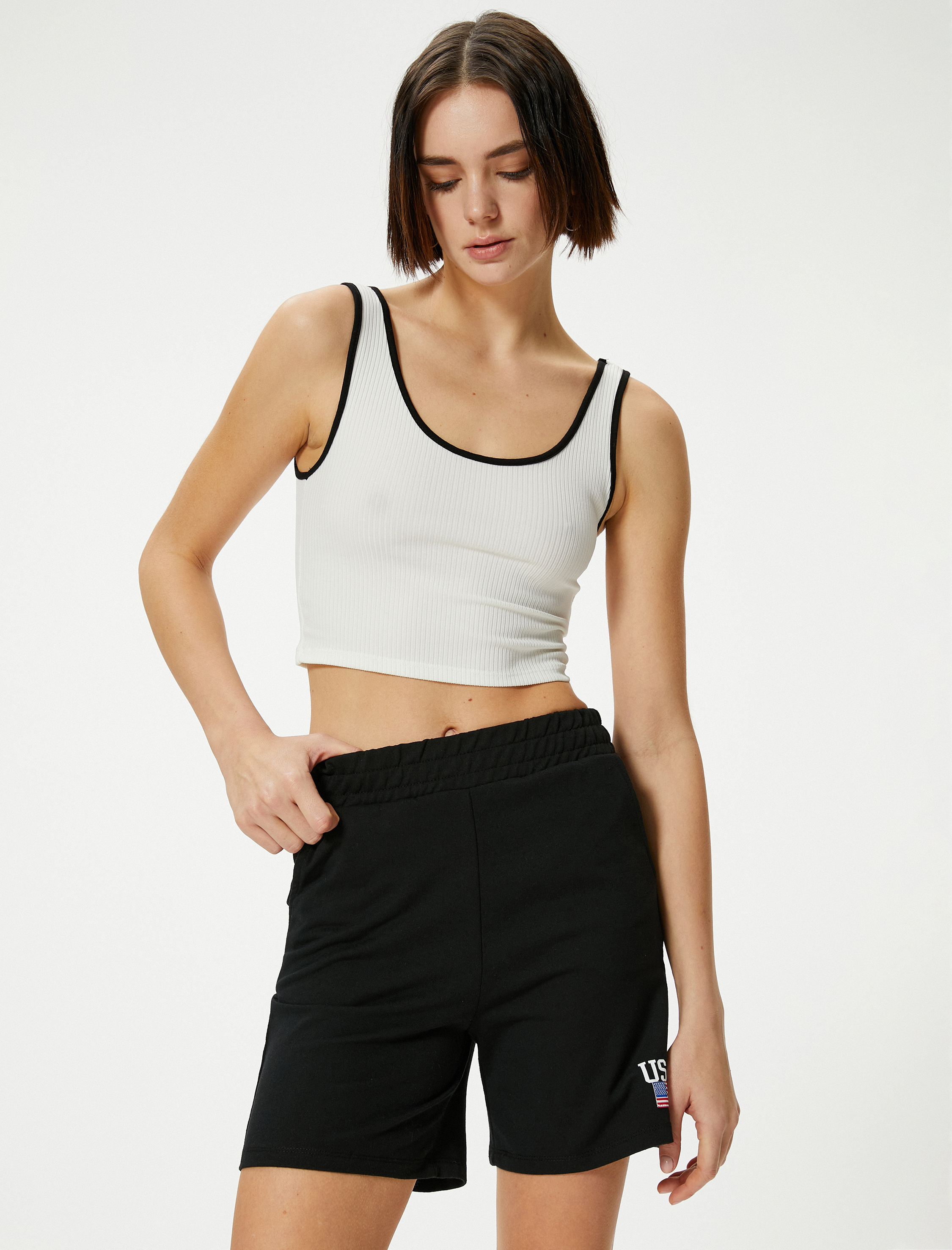   Şort Cepli Beli Lastikli Baskı Detaylı