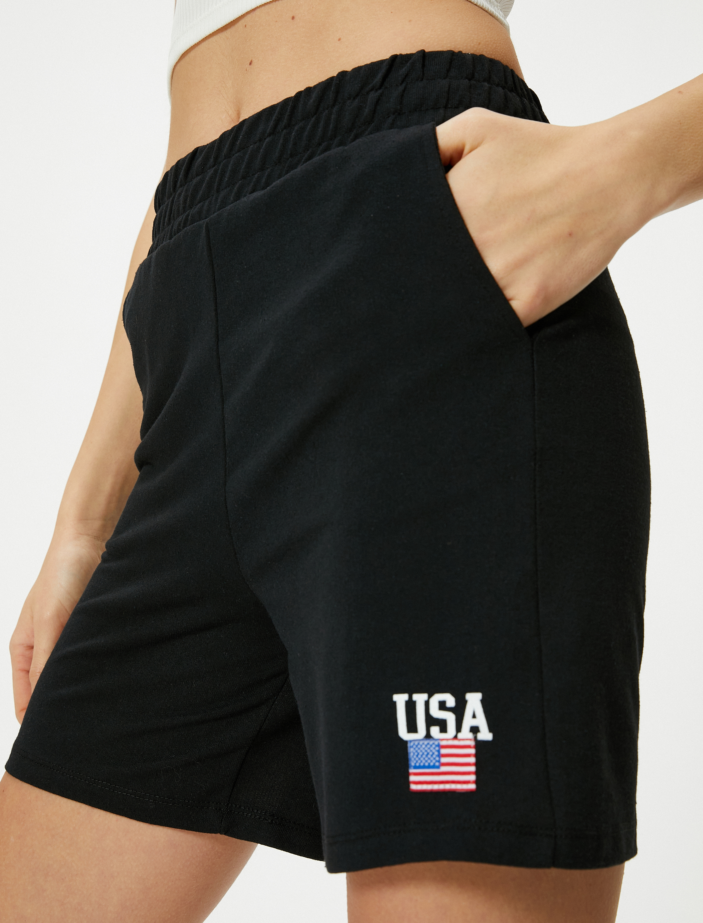   Şort Cepli Beli Lastikli Baskı Detaylı