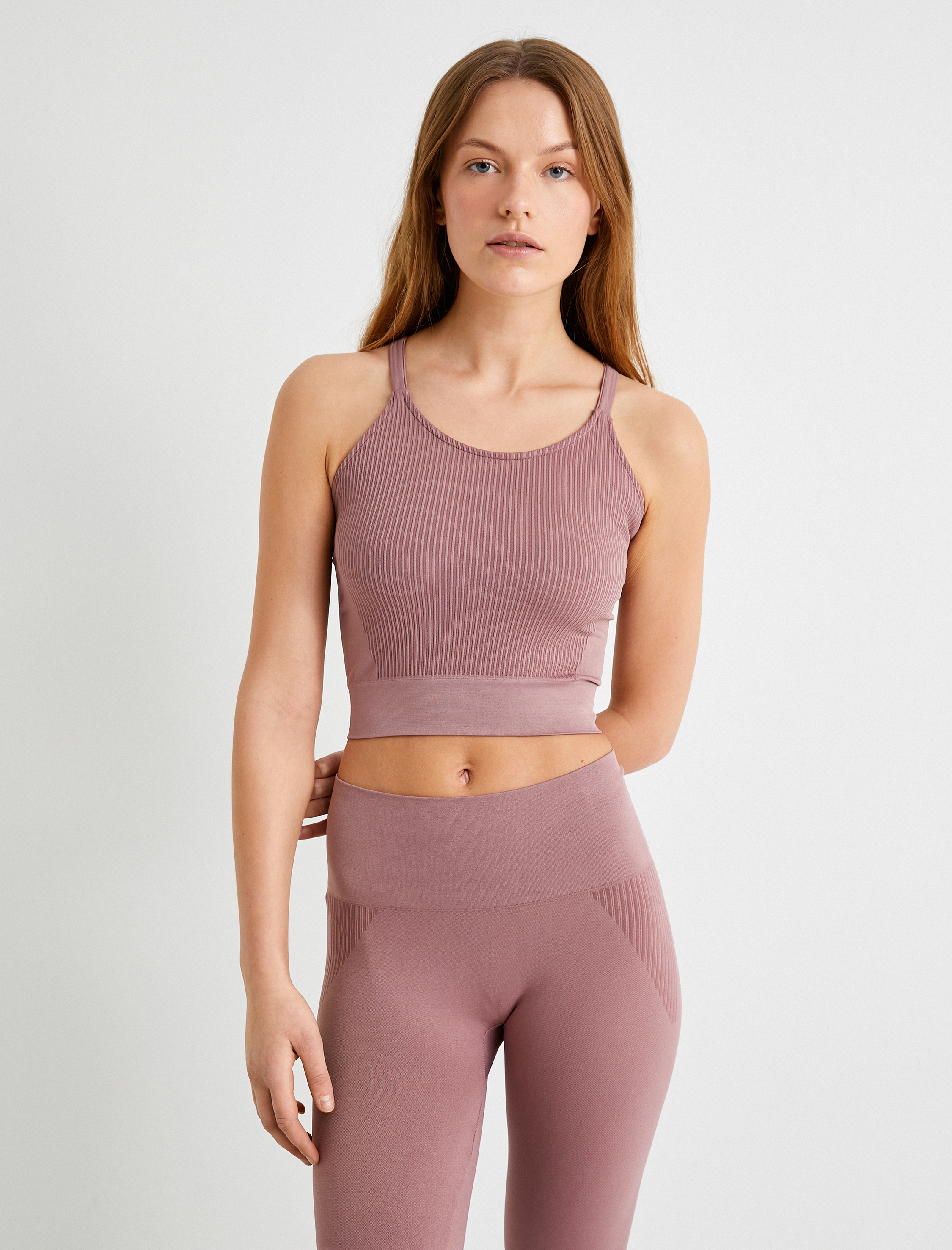   İnce Çapraz Askılı Sporcu Sütyeni Kapsız Slim Fit