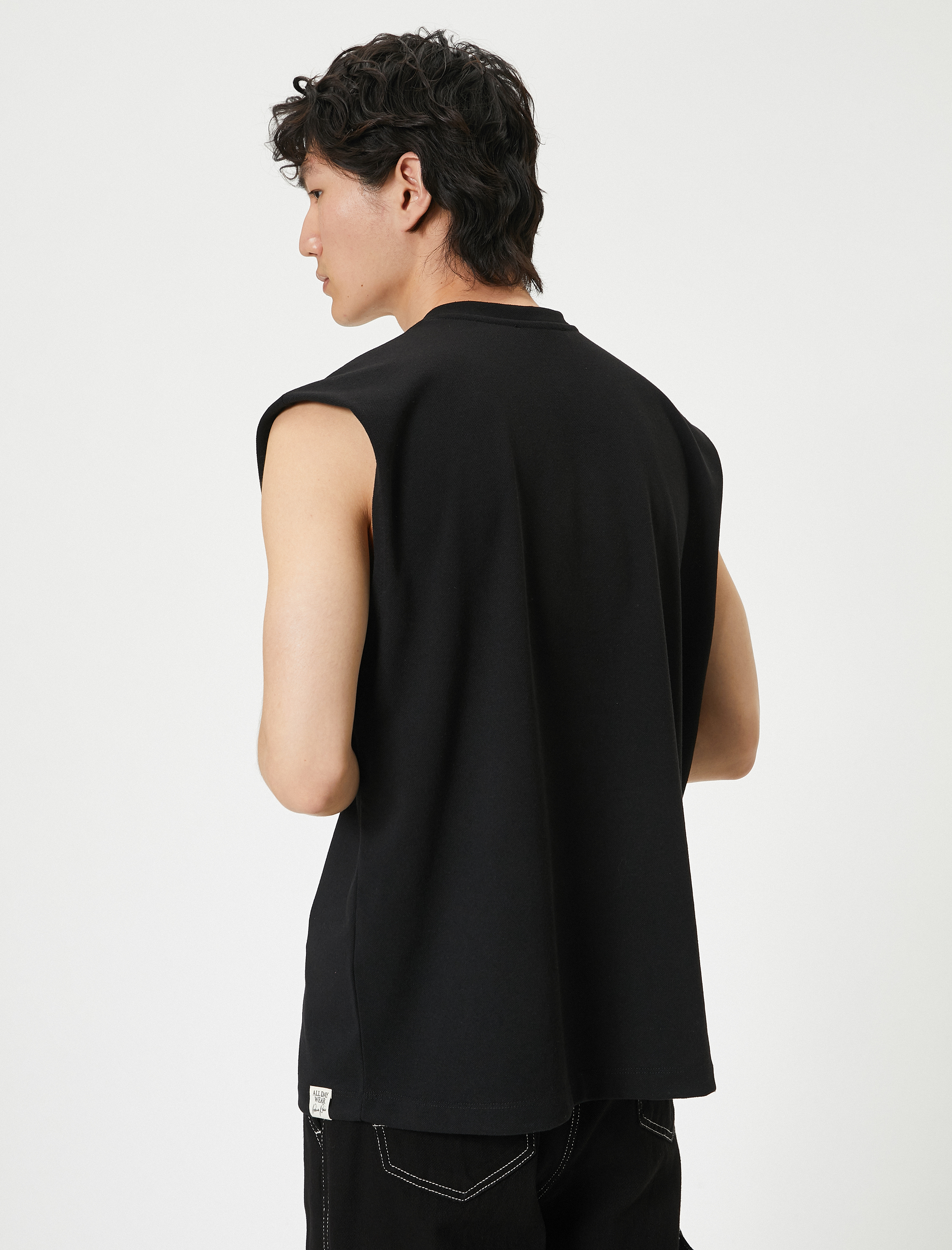   Basic Kolsuz Tişört Bisiklet Yaka Etiket Detaylı