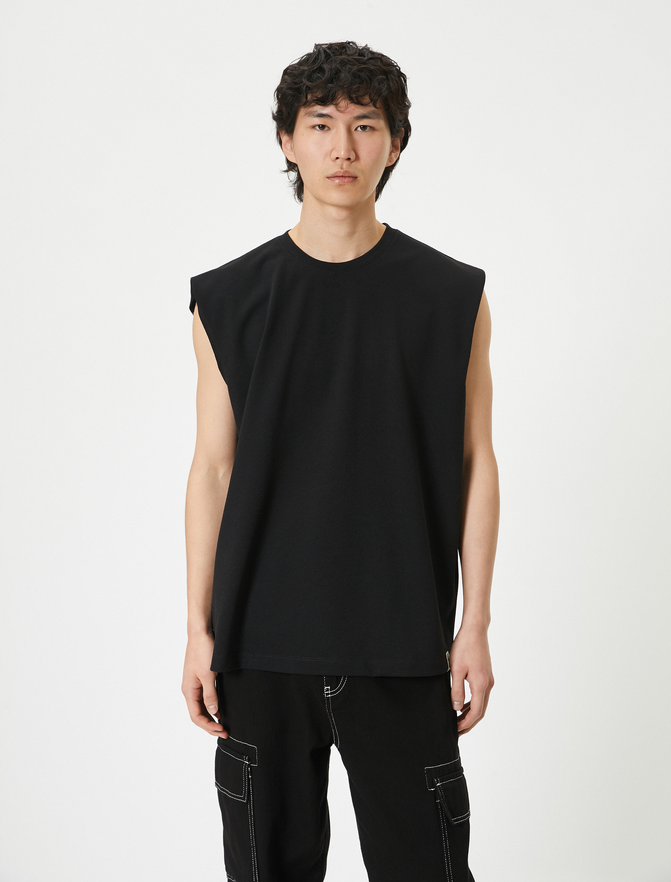   Basic Kolsuz Tişört Bisiklet Yaka Etiket Detaylı