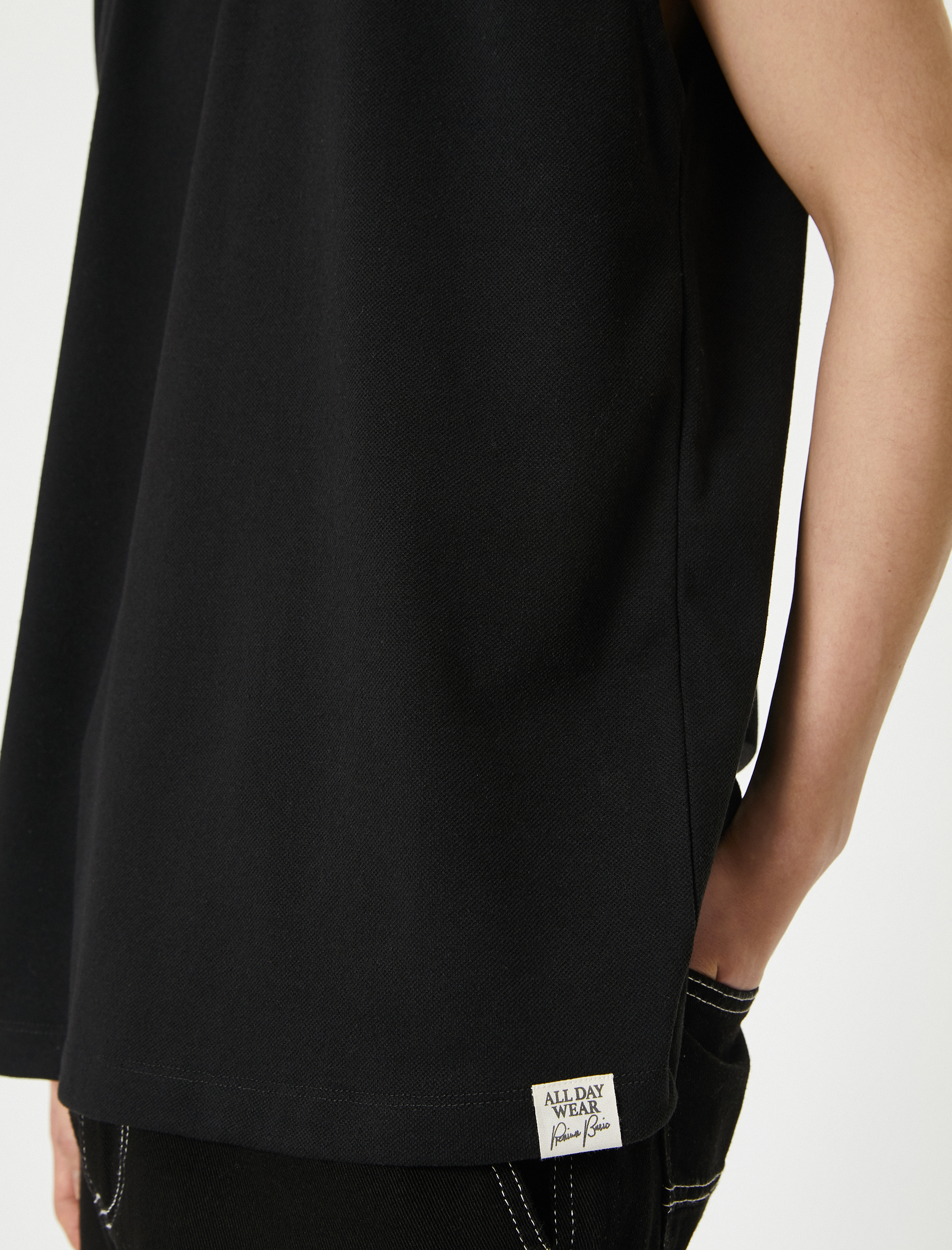   Basic Kolsuz Tişört Bisiklet Yaka Etiket Detaylı