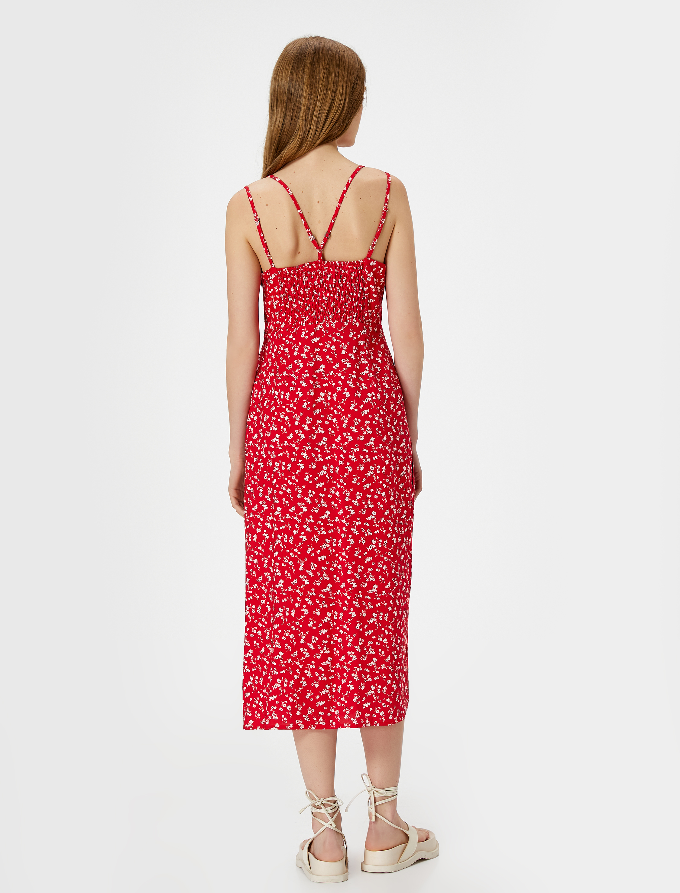   Midi Çiçekli Elbise İnce Askılı Önden Yırtmaç Detaylı Viskoz Kumaş Kalp Yaka