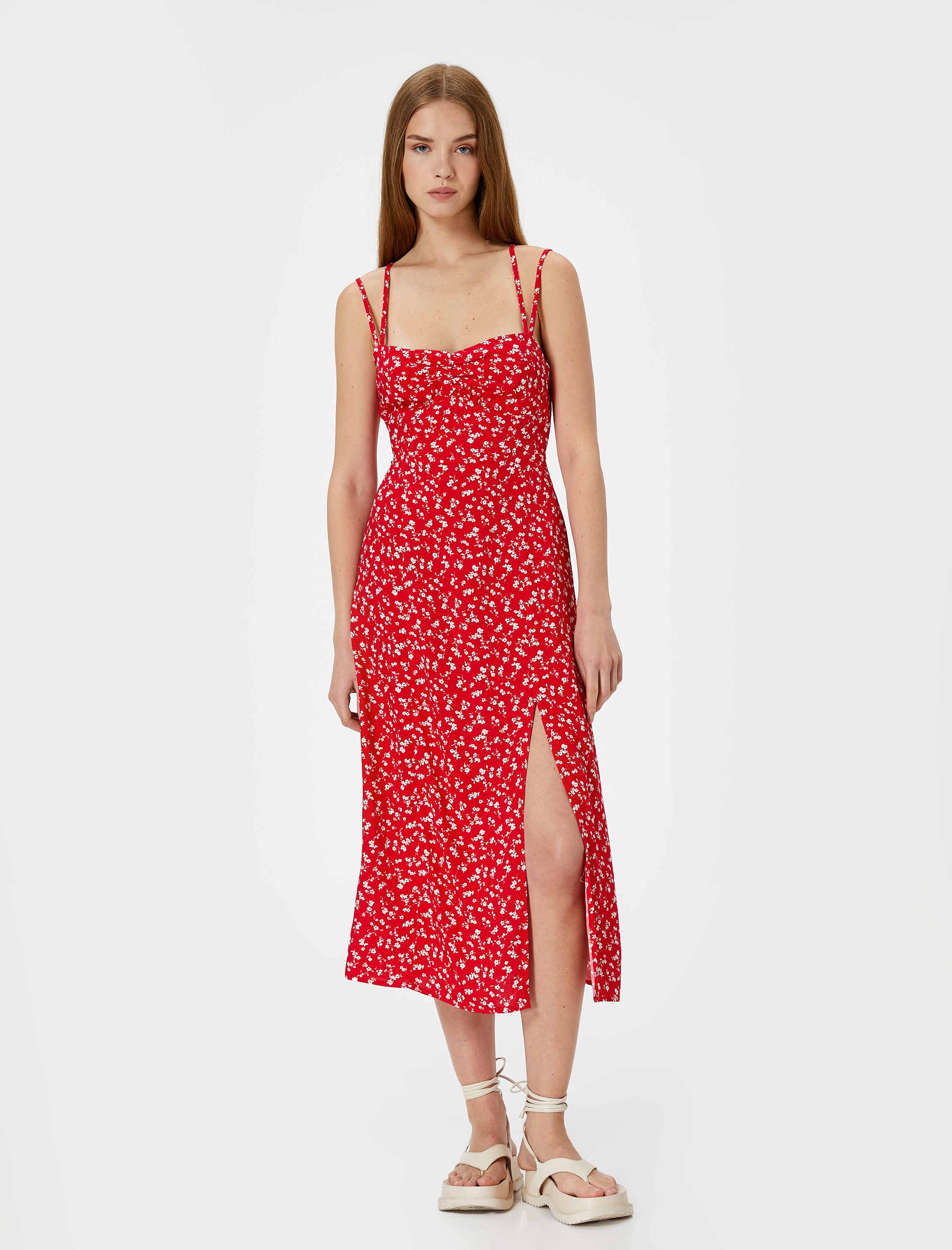   Midi Çiçekli Elbise İnce Askılı Önden Yırtmaç Detaylı Viskoz Kumaş Kalp Yaka