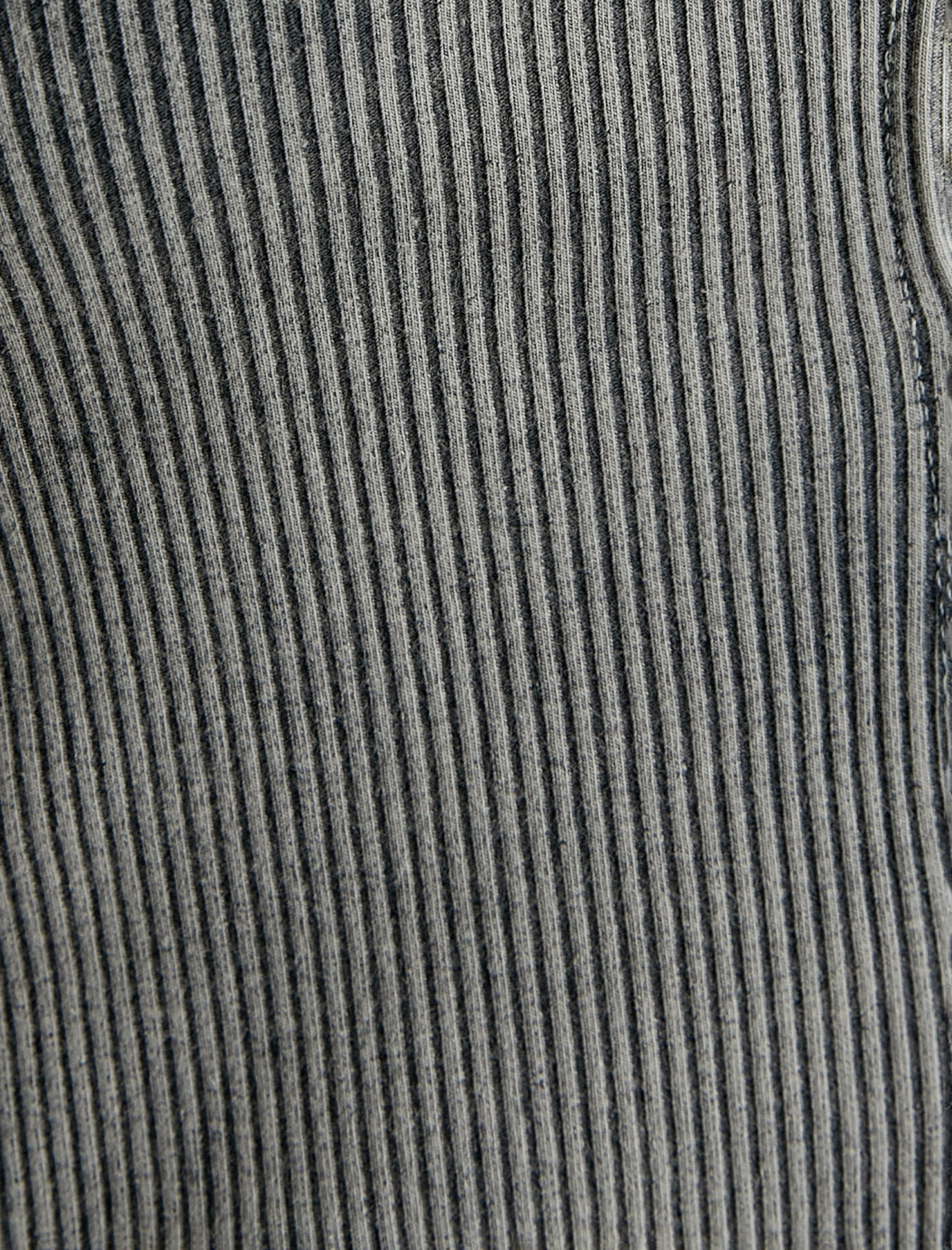   Fitilli Halter Yaka Atlet Pencere Detaylı