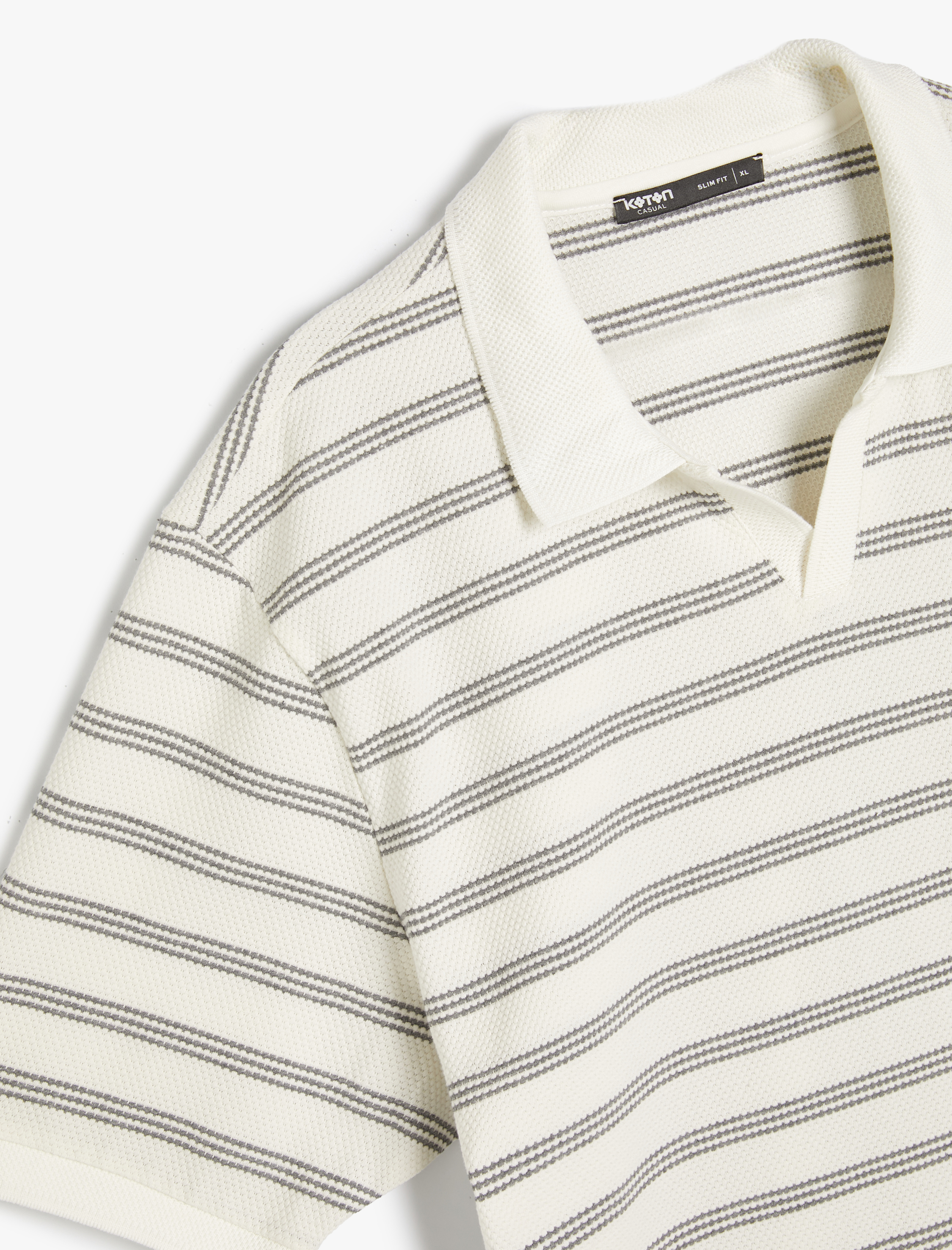   V Yaka Polo Tişört Dokulu Kısa Kollu Pamuklu