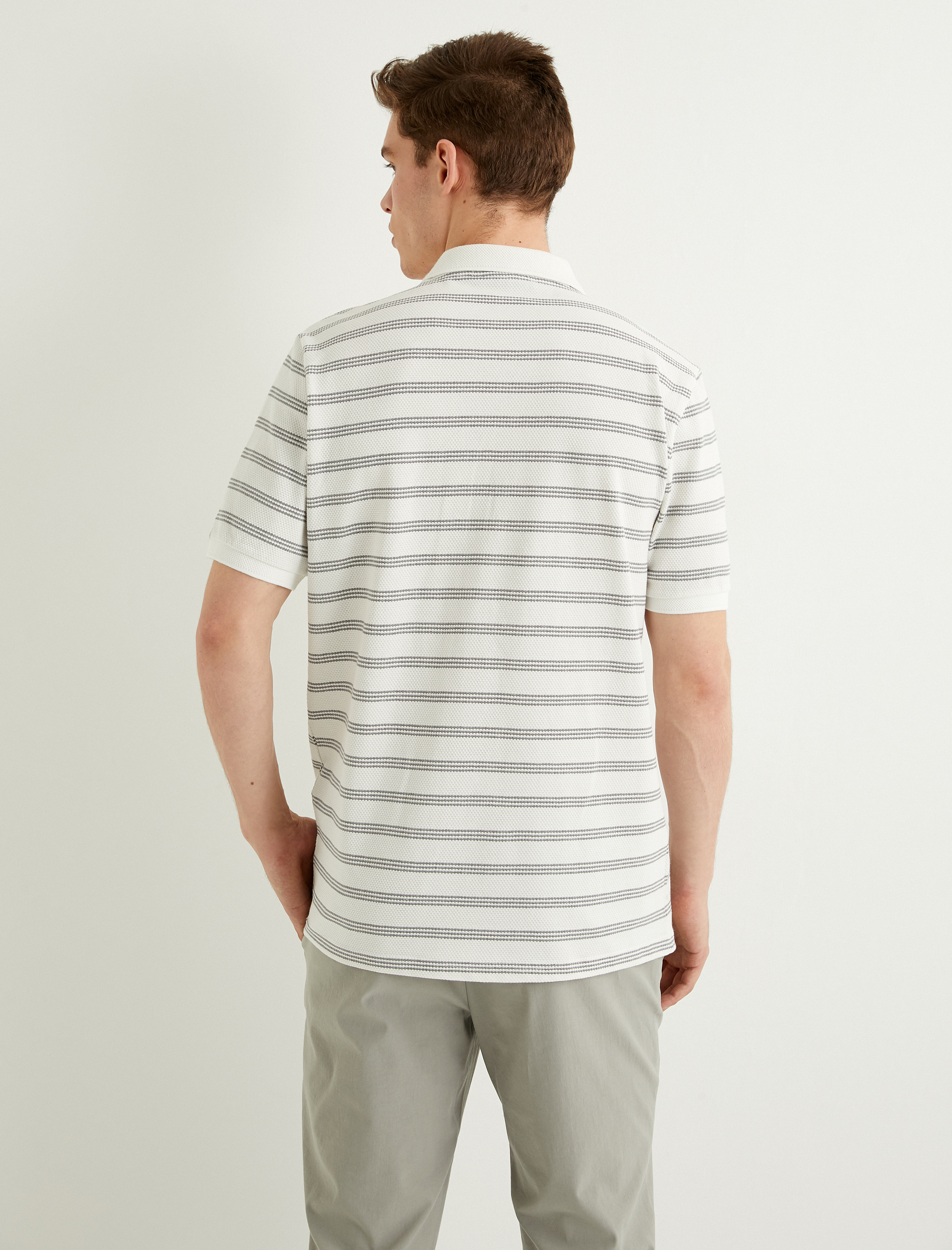   V Yaka Polo Tişört Dokulu Kısa Kollu Pamuklu