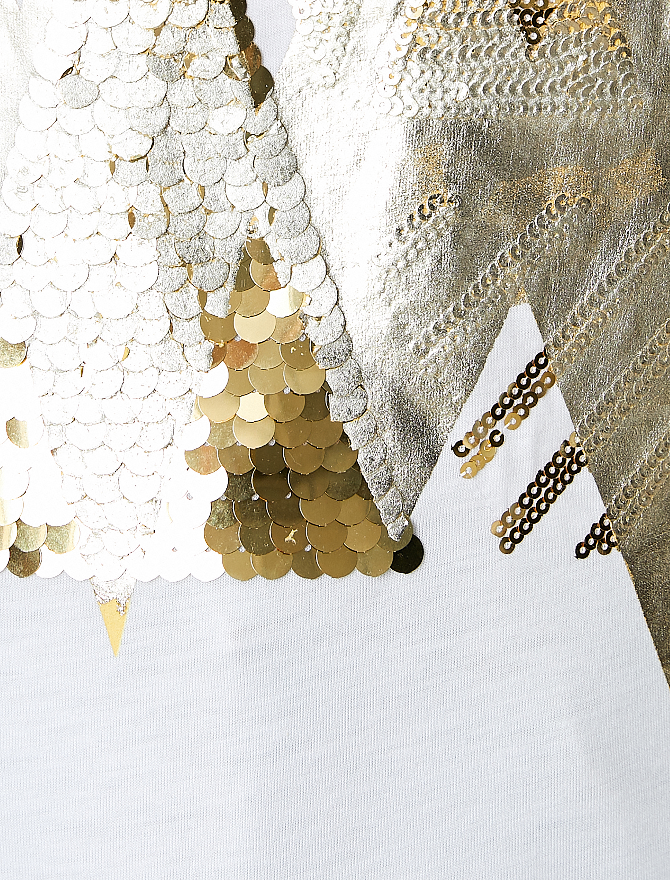   V Yaka Kısa Kollu Baskılı Tişört