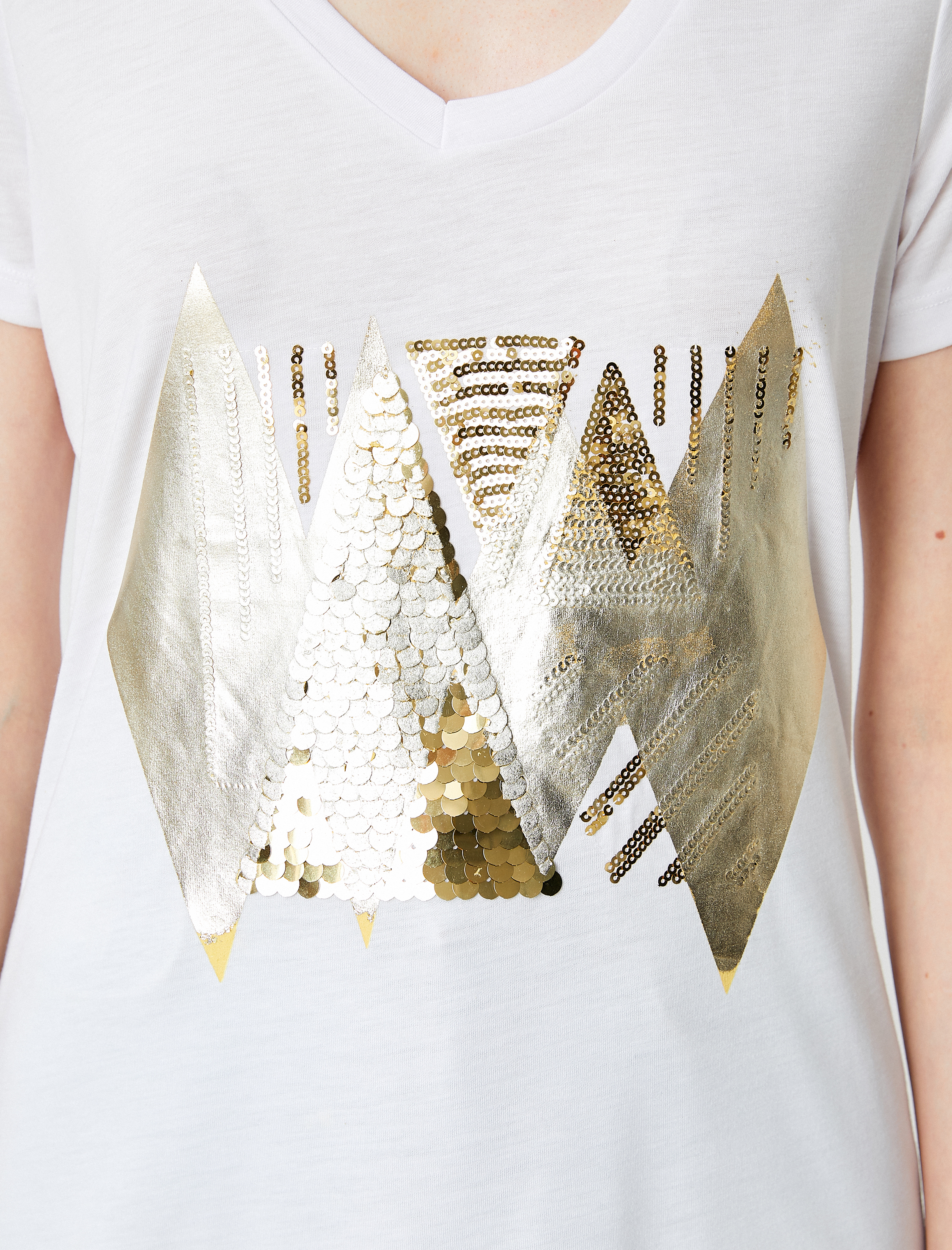   V Yaka Kısa Kollu Baskılı Tişört