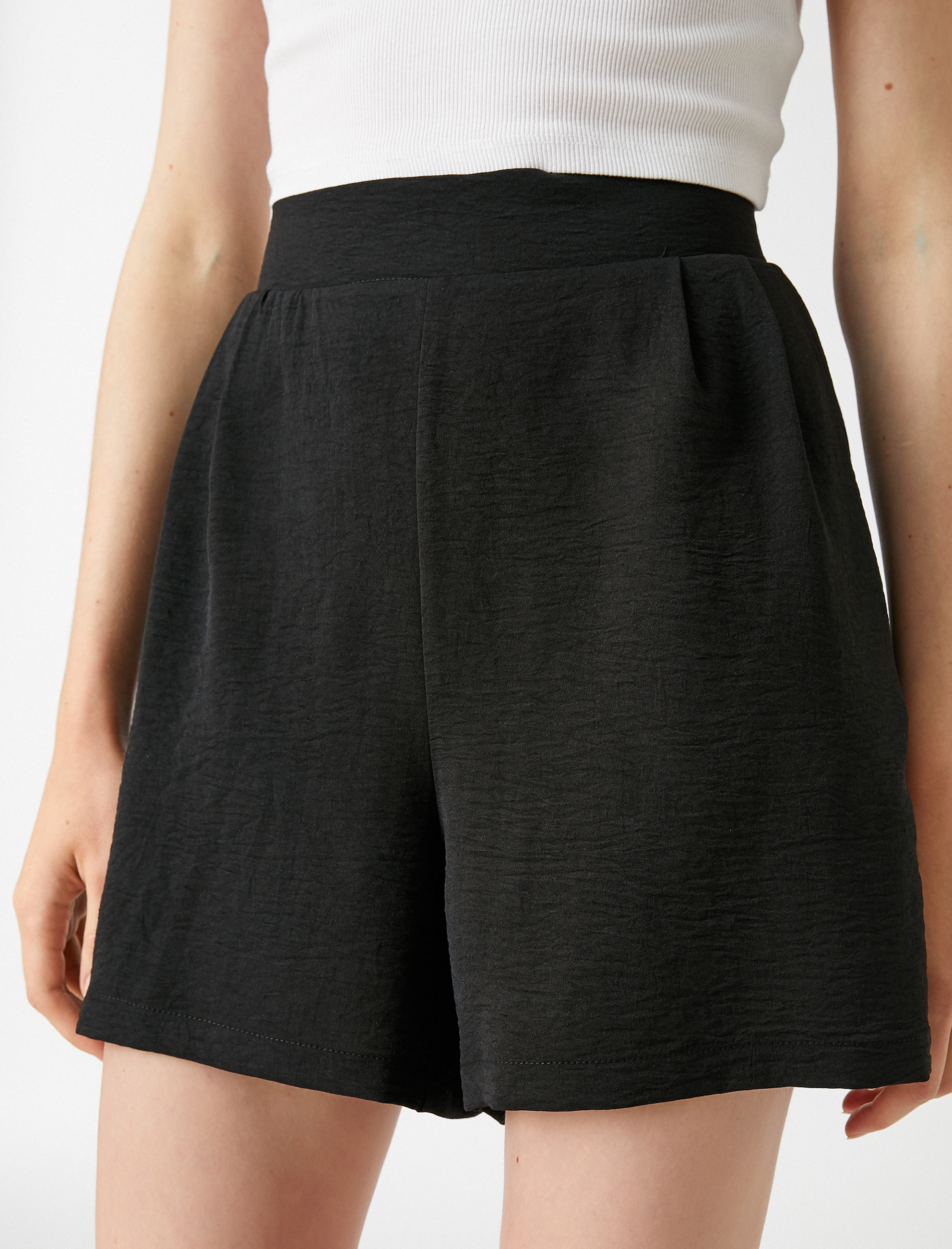   Beli Lastikli Şort Saten Görünümlü