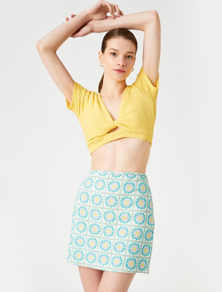  Crop Atlet Pencere Detaylı Kısa Kollu V Yaka