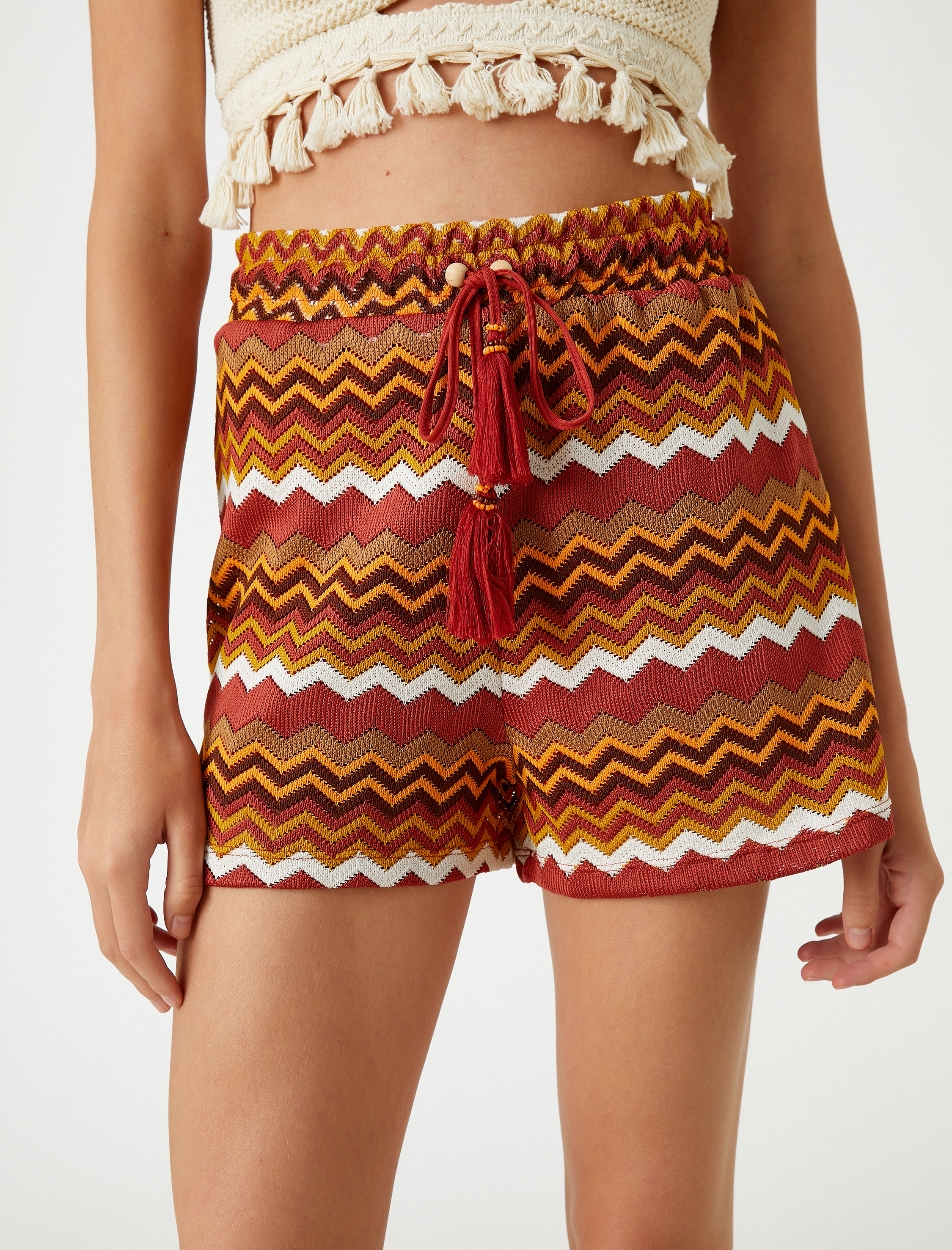   Beli Bağlamalı Şort Püskül Detaylı