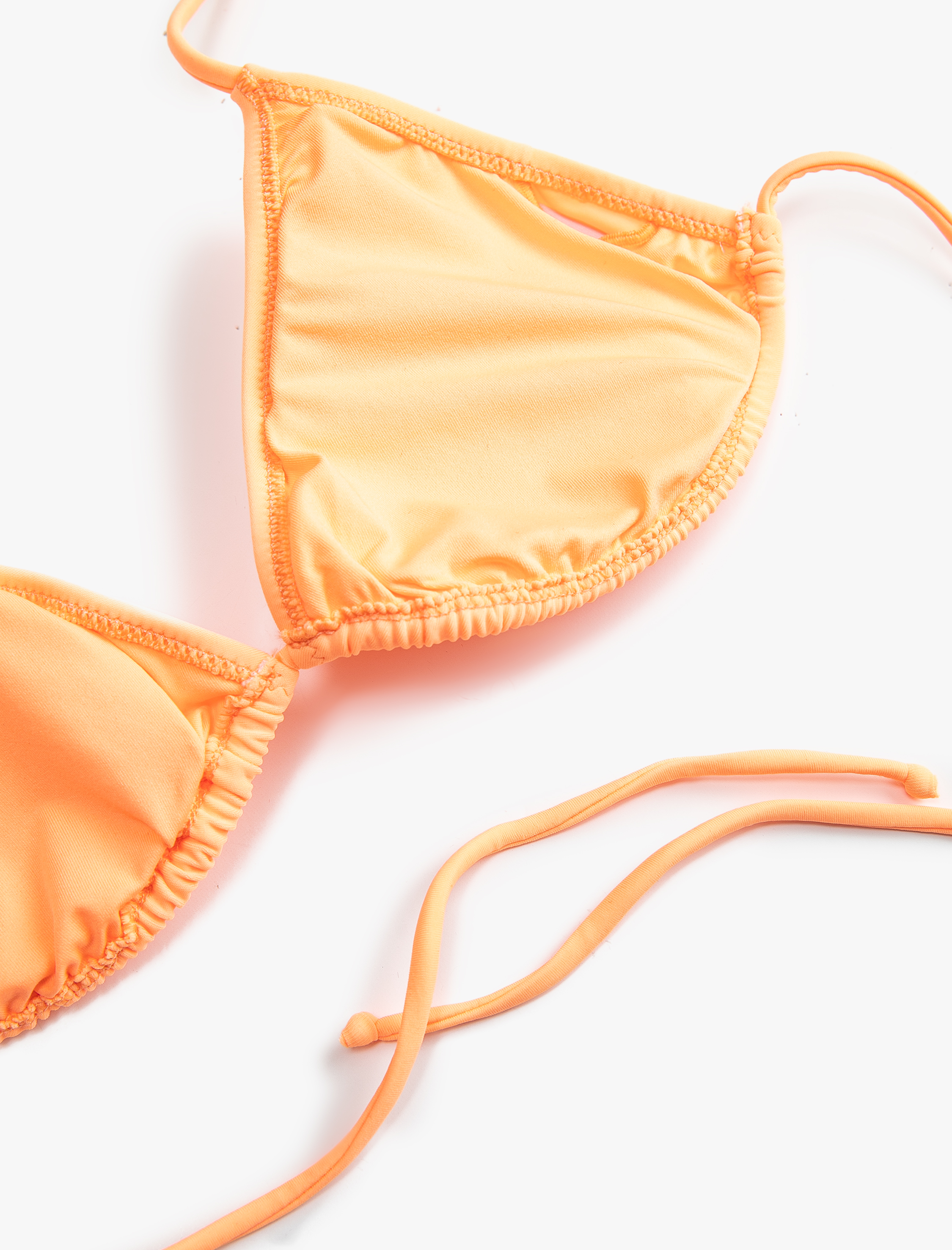   Üçgen Bikini Üstü Basic Kaplı Boyundan Bağlamalı