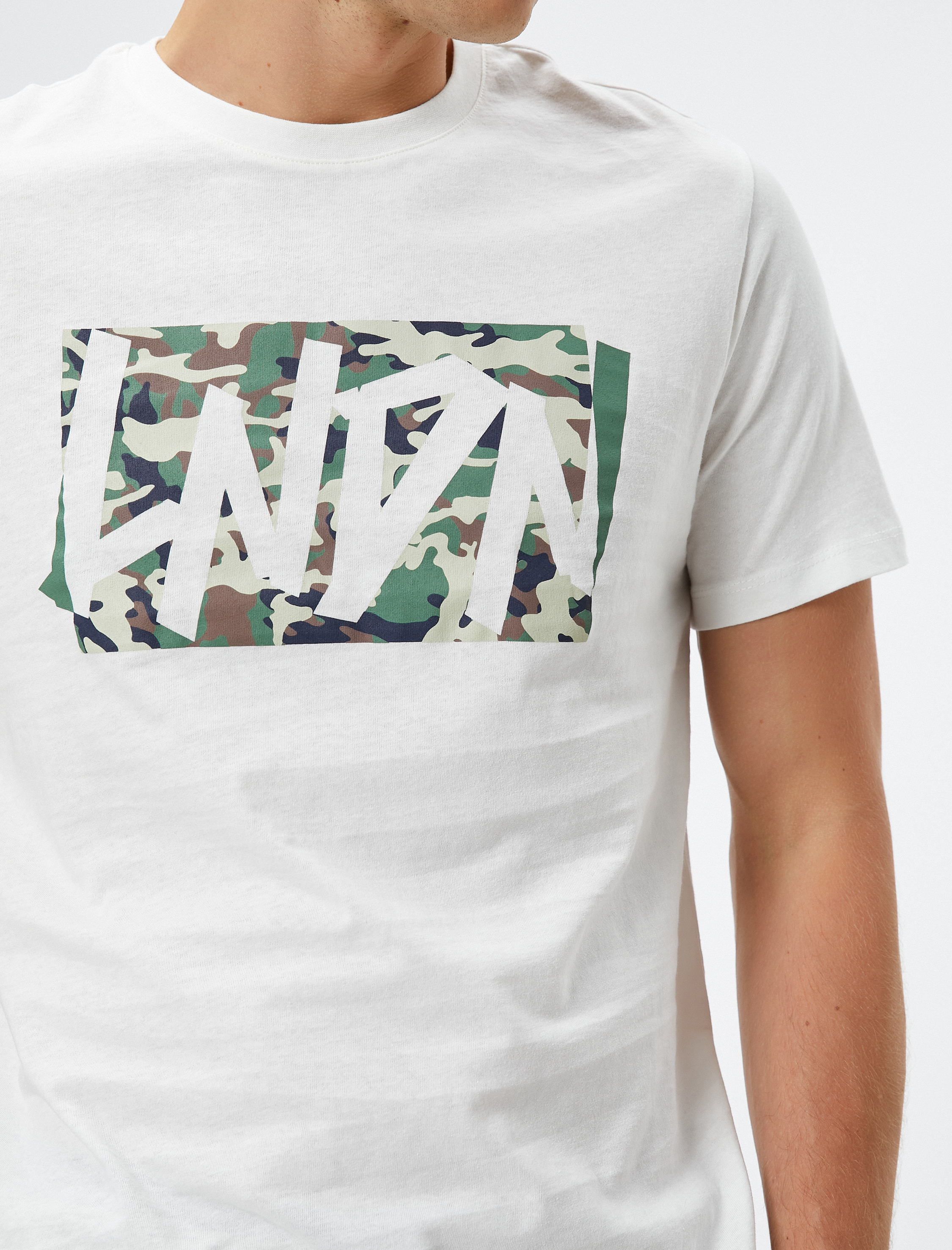   Basic Tişört Kamuflaj Baskılı Bisiklet Yaka