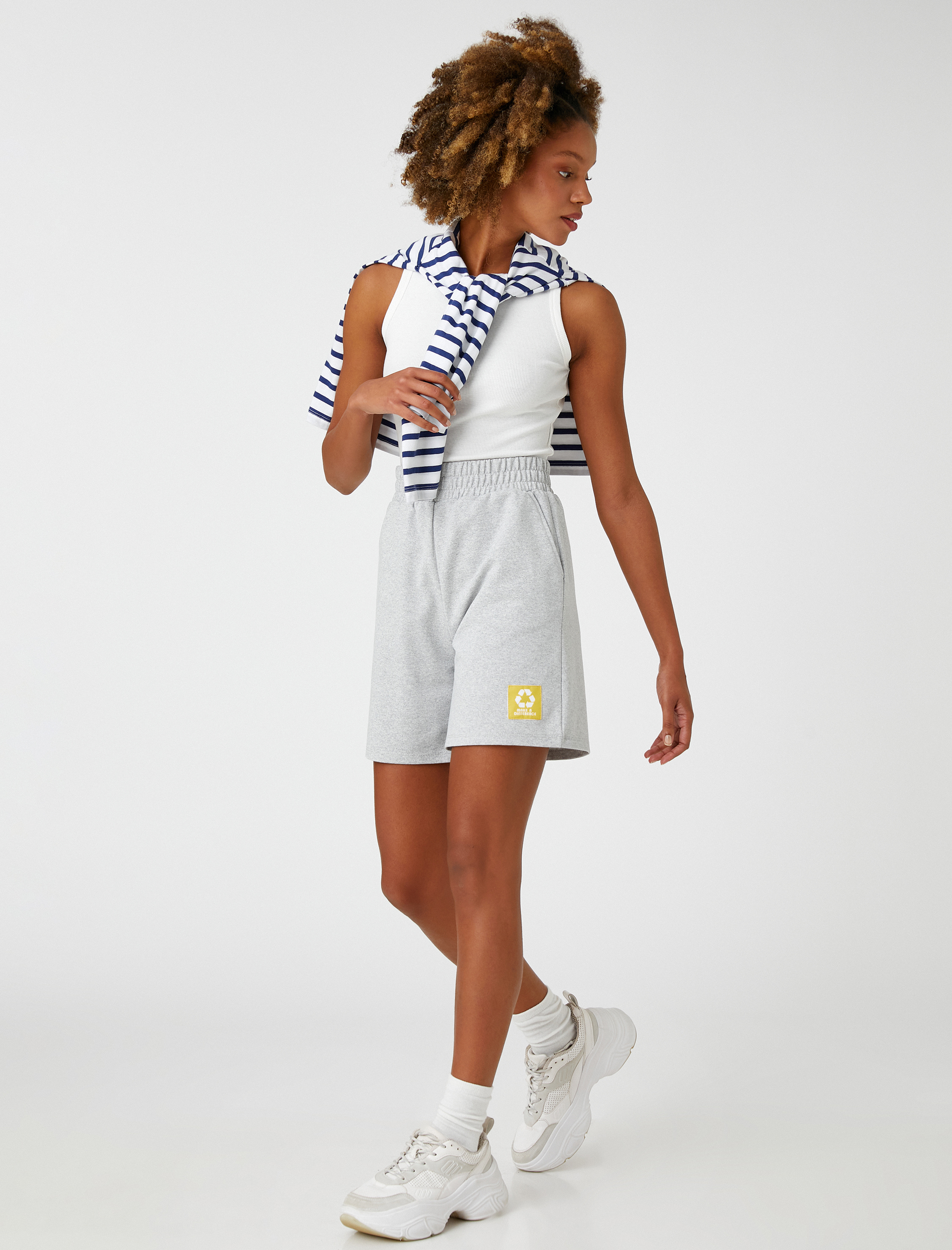   Mini Şort Beli Kalın Lastikli Cepli Etiket Detaylı