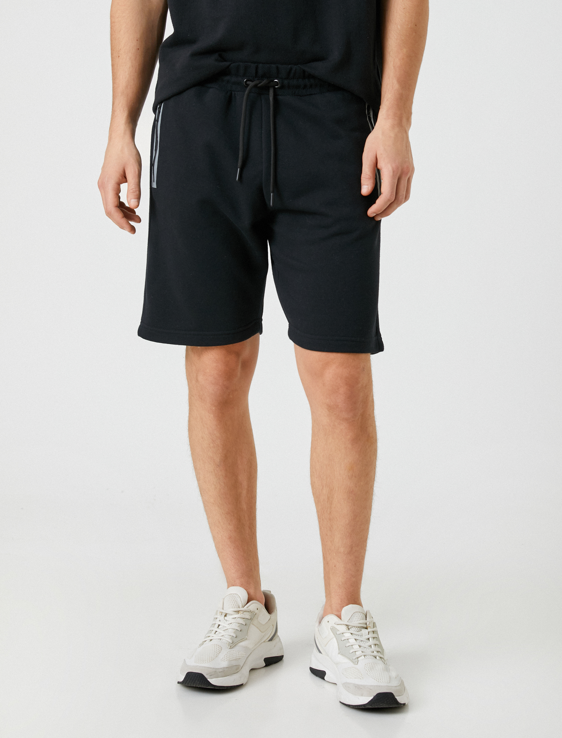   Beli Bağcıklı Şort Fermuar Cep Detaylı Dar Kesim