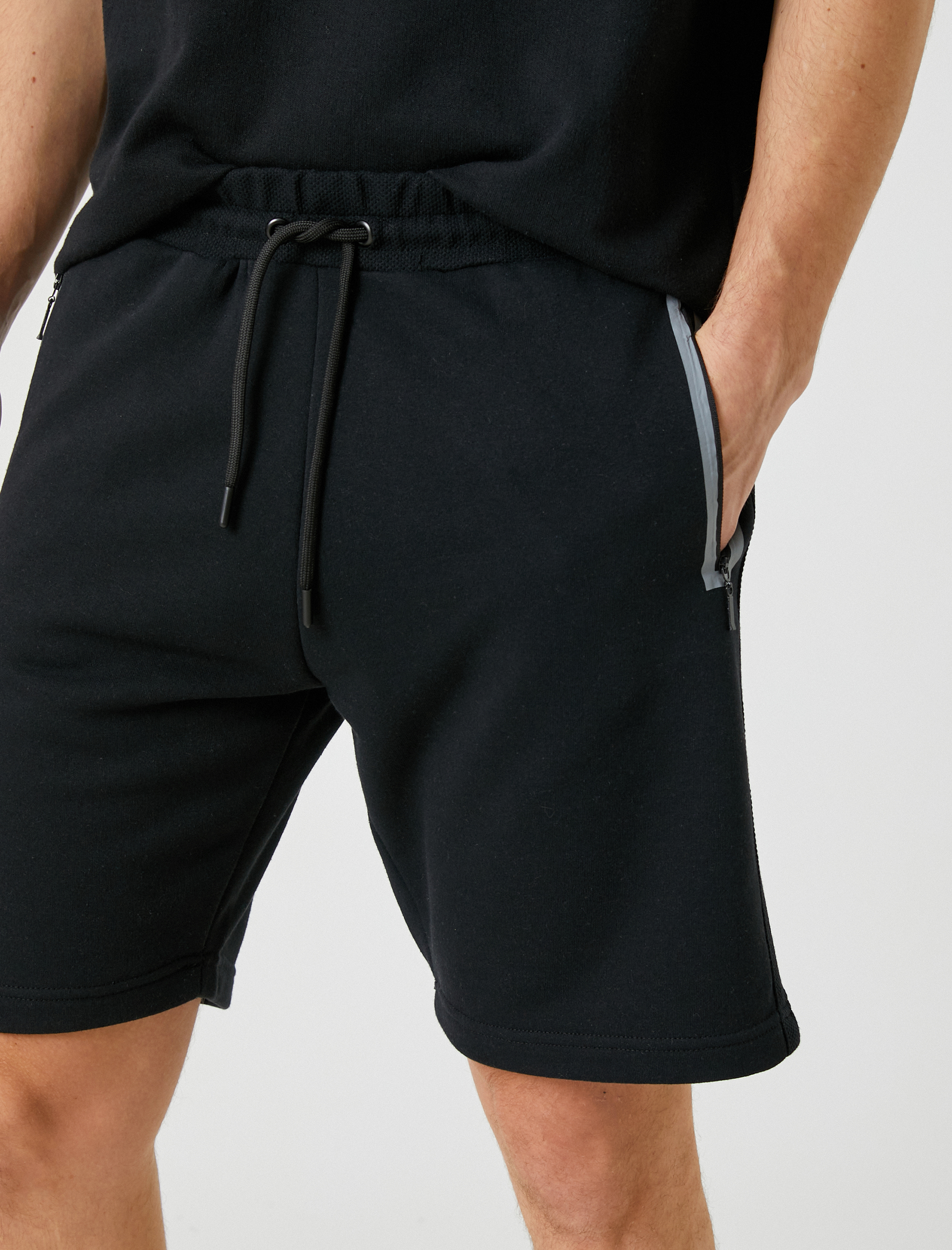   Beli Bağcıklı Şort Fermuar Cep Detaylı Dar Kesim