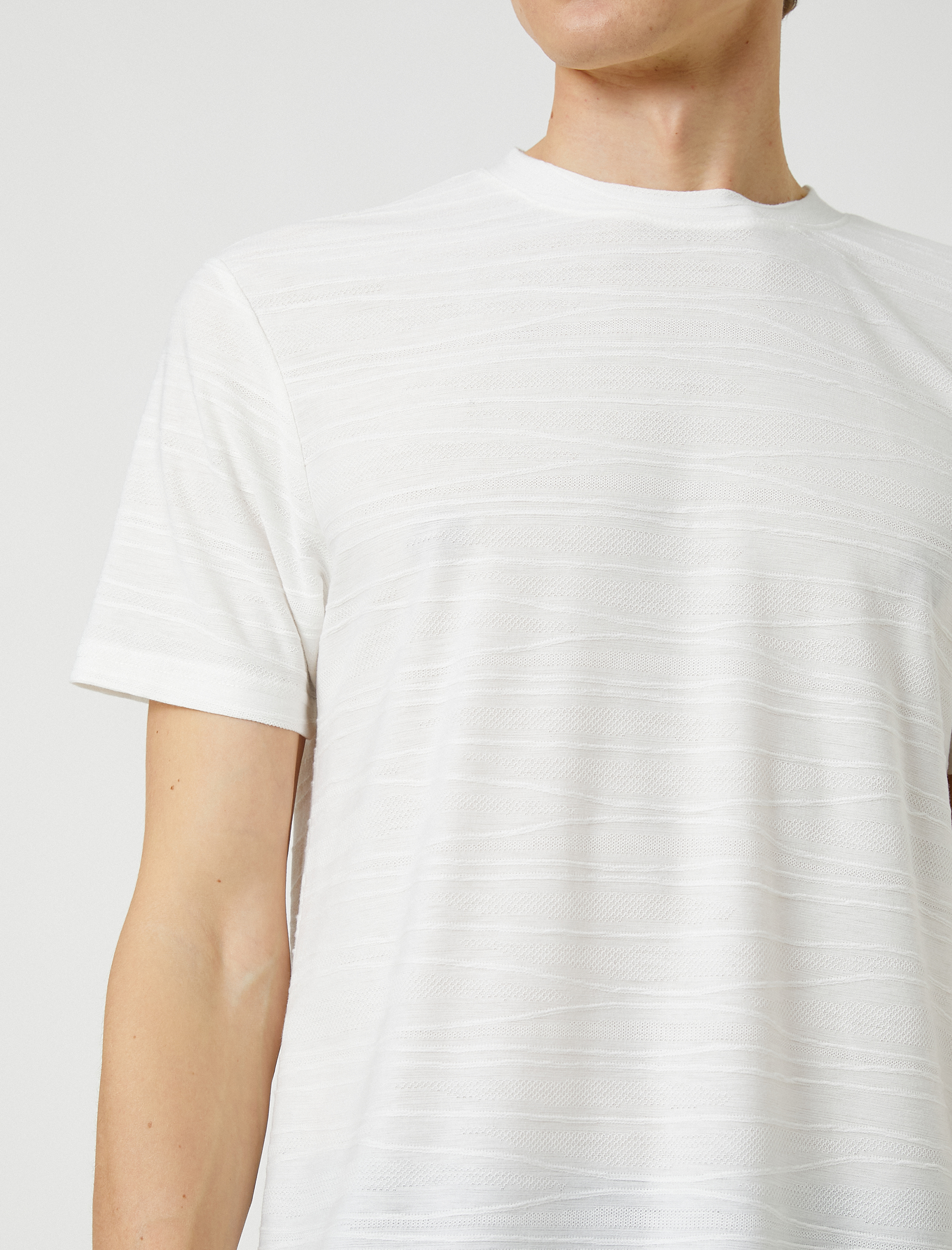   Şerit Baskılı Tişört Dar Kesim Bisiklet Yaka Kısa Kollu