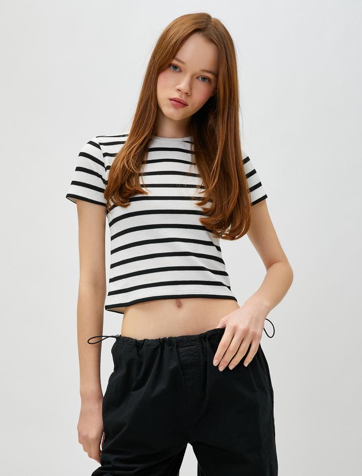  Crop Tişört Bisiklet Yaka Kısa Kollu Viskon Karışımlı