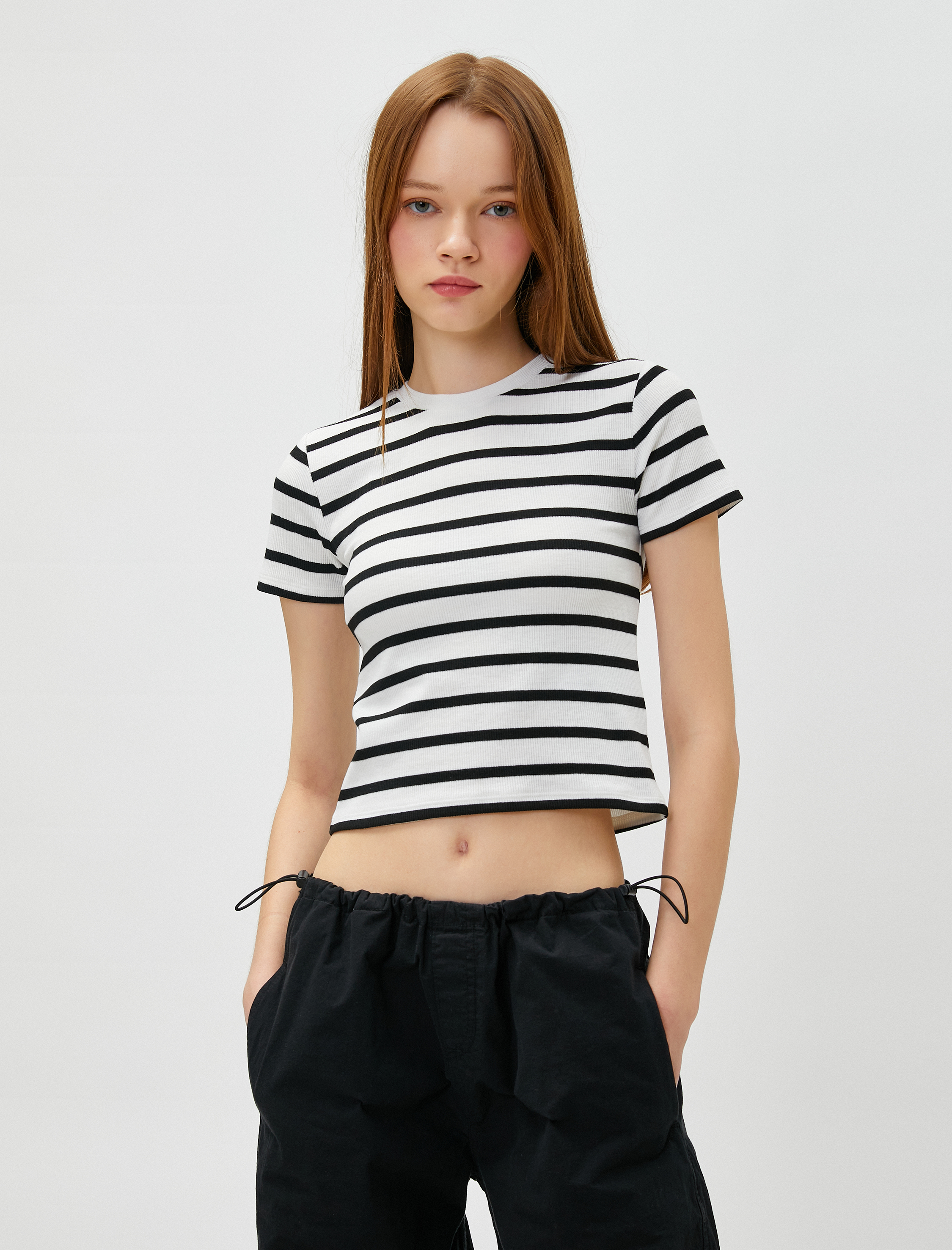   Crop Tişört Bisiklet Yaka Kısa Kollu Viskon Karışımlı