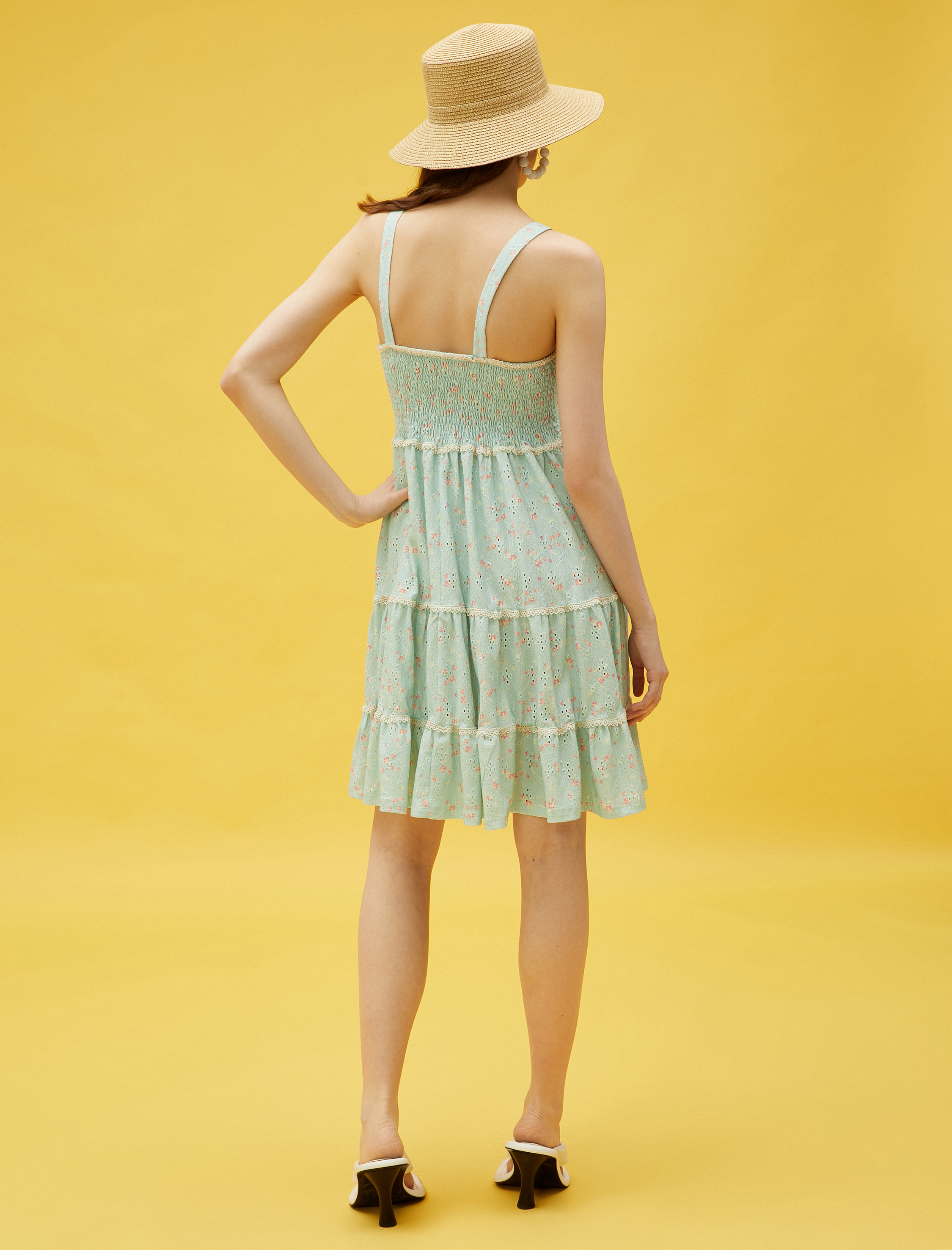   Askılı Gipeli Çiçekli Katlı Mini Elbise