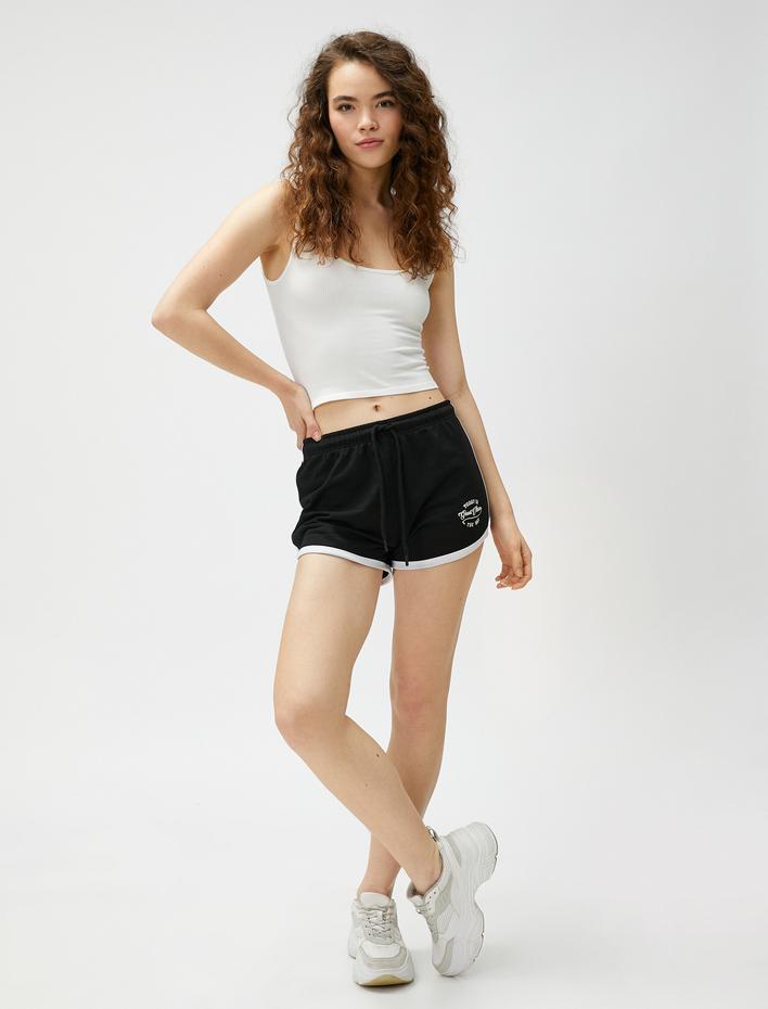  Mini Şort Beli Bağcıklı Nakışlı Biye Detaylı