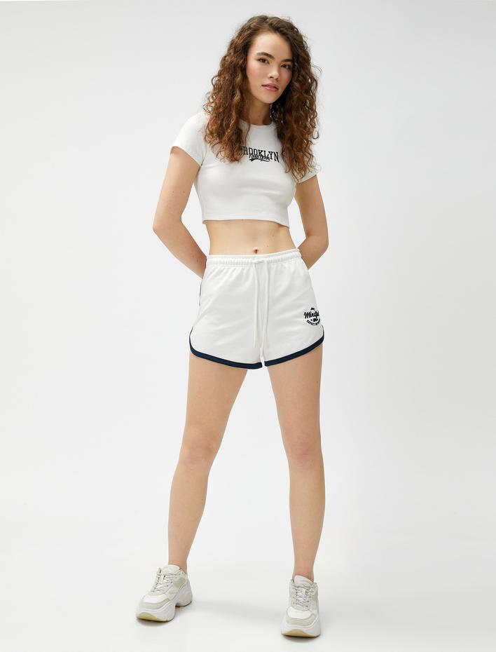  Mini Şort Beli Bağcıklı Nakışlı Biye Detaylı