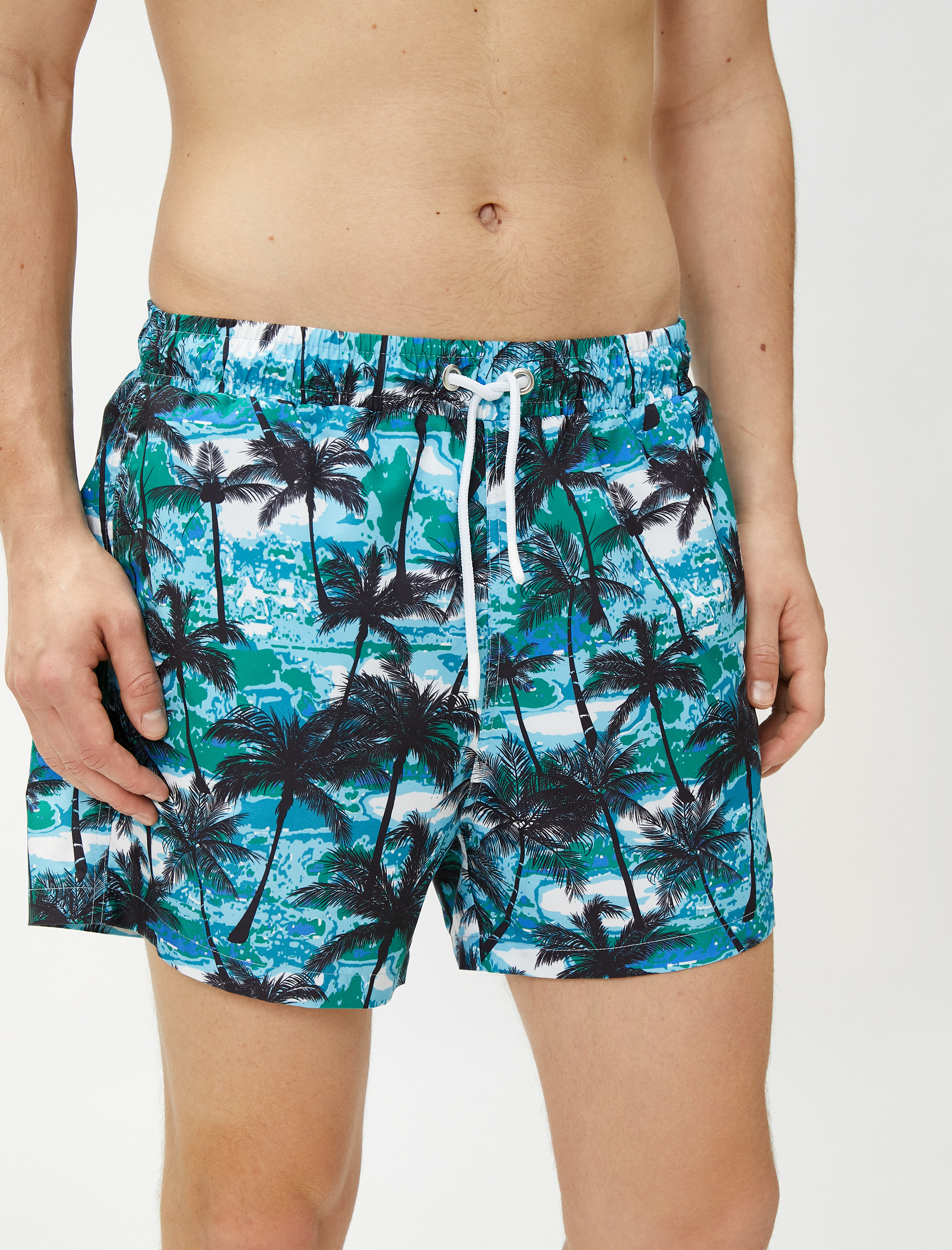   Deniz Şortu Palmiye Baskılı Beli Bağcıklı Cepli