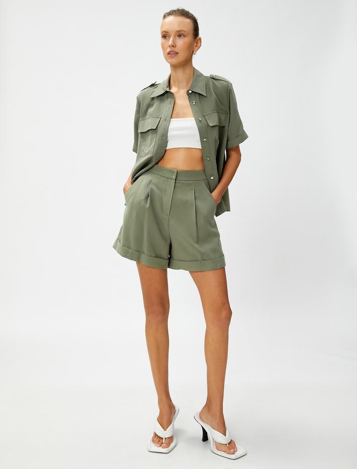  İpeksi Dokulu Şort Katlama Detaylı