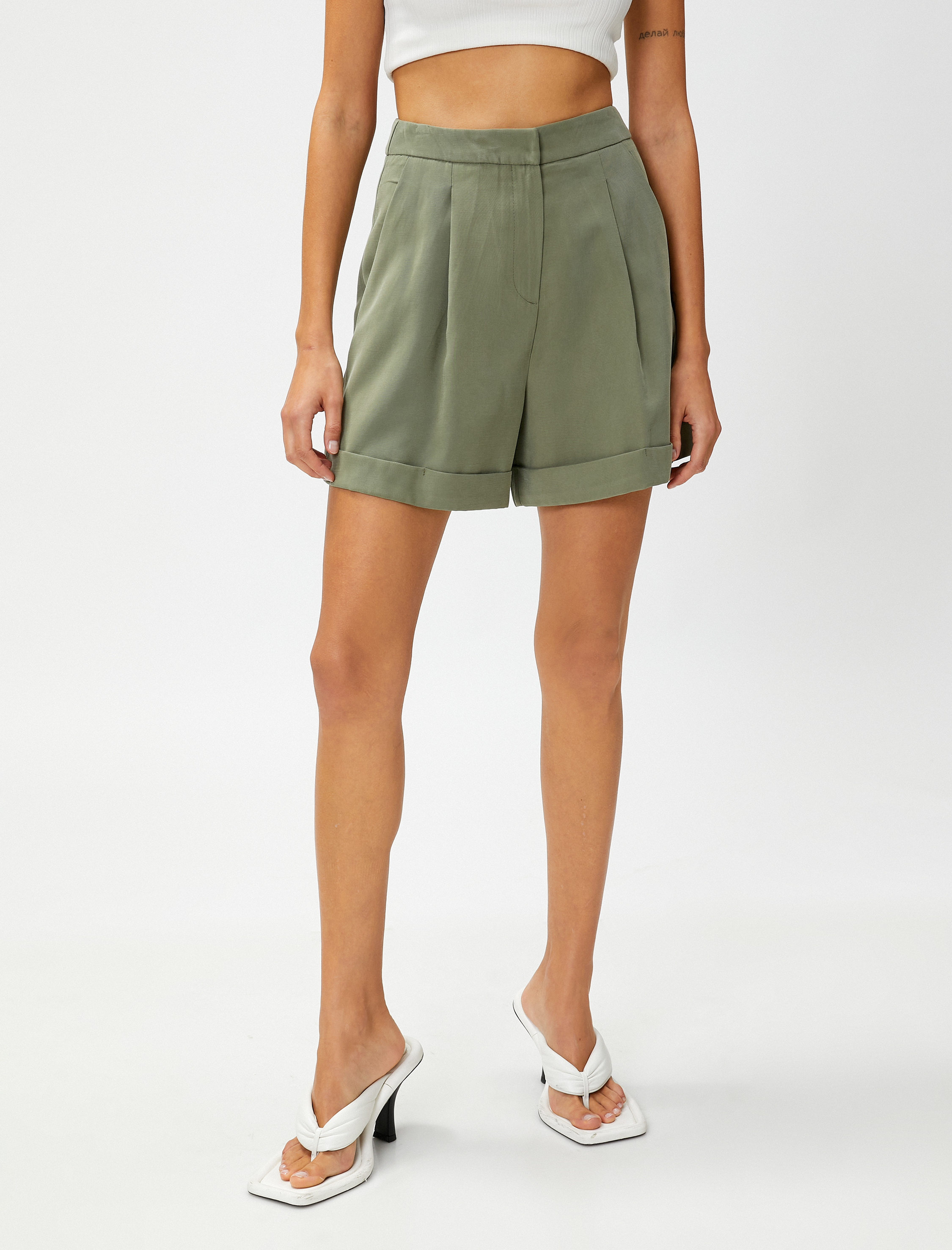   İpeksi Dokulu Şort Katlama Detaylı