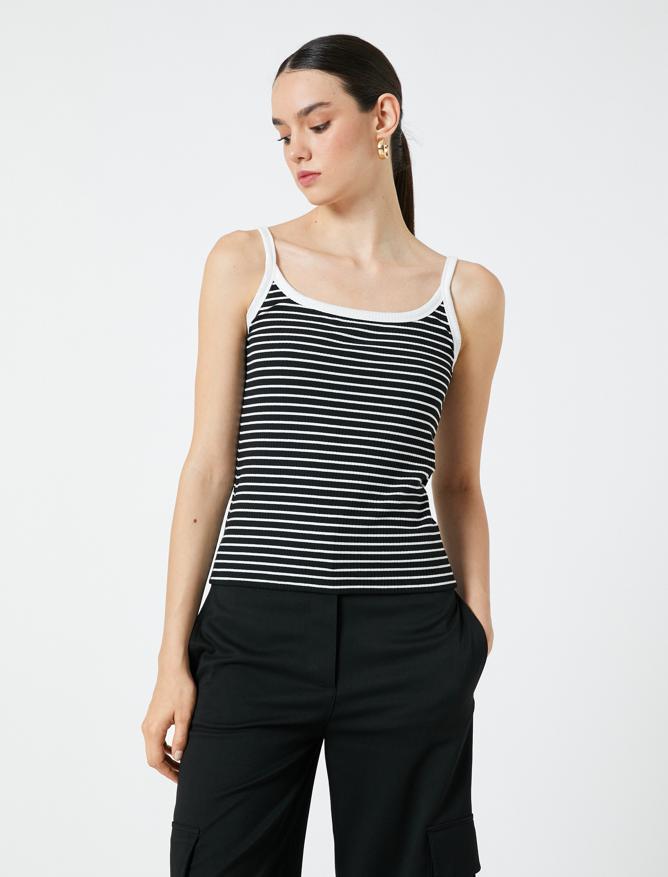   Askılı Atlet U Yaka