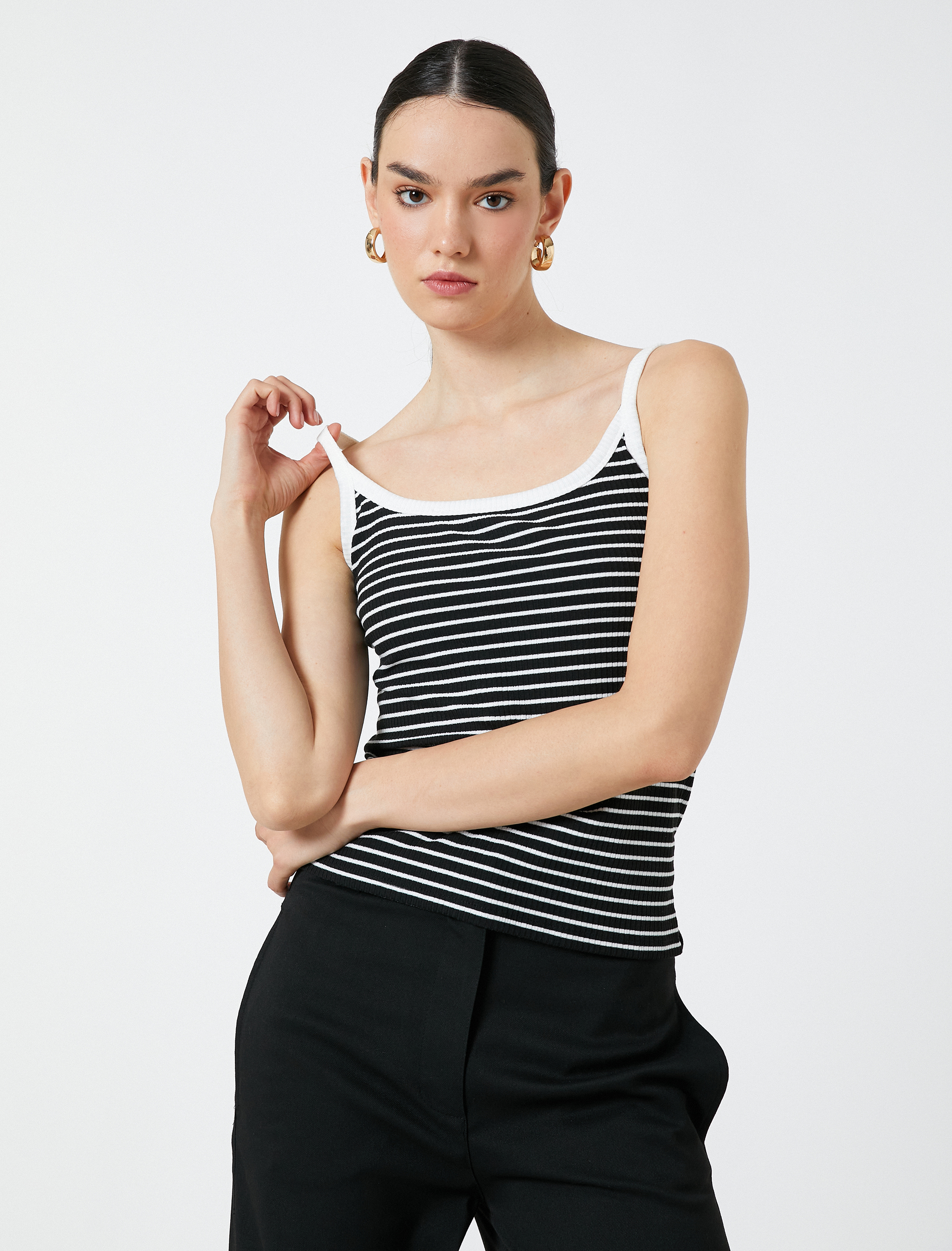   Askılı Atlet U Yaka