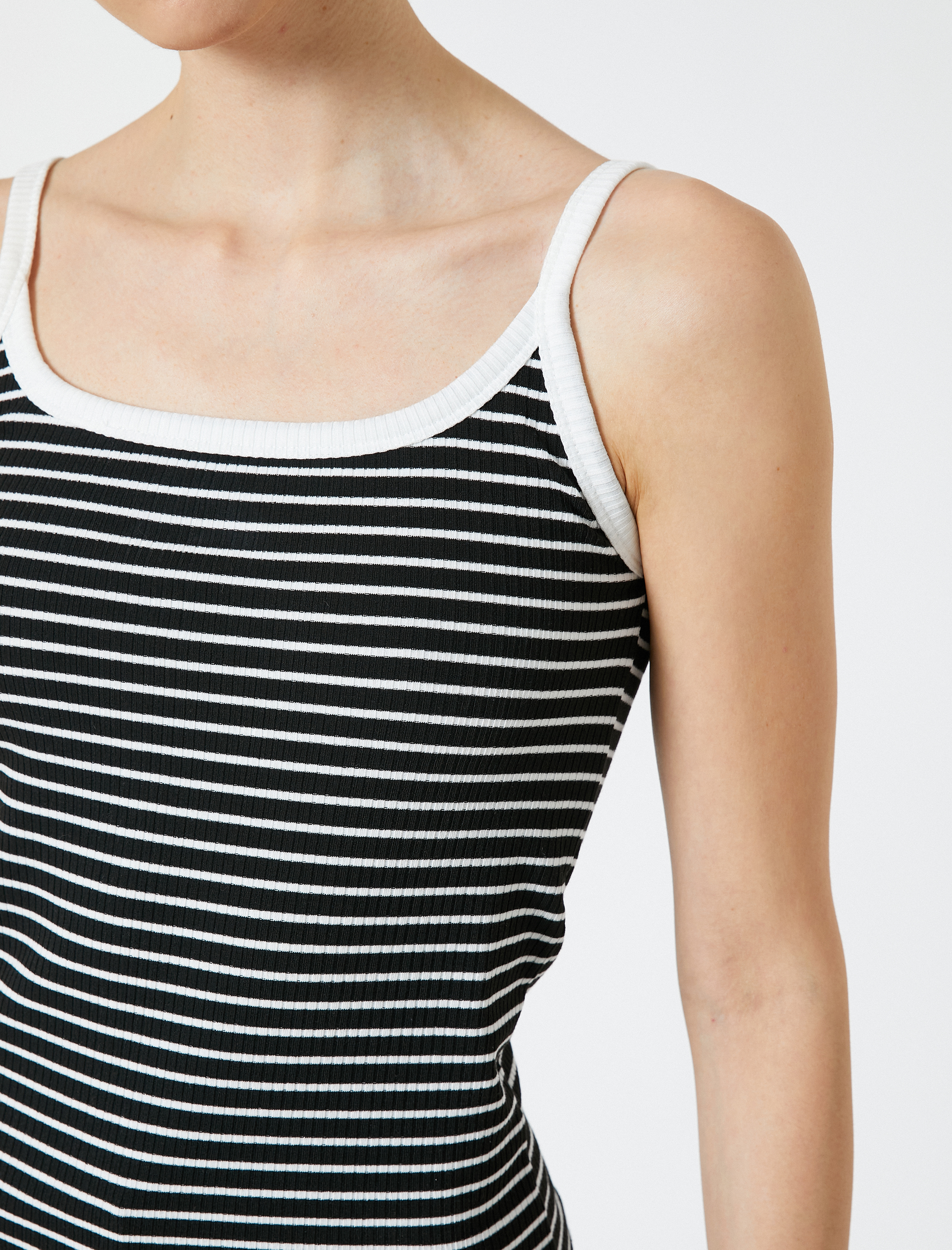   Askılı Atlet U Yaka