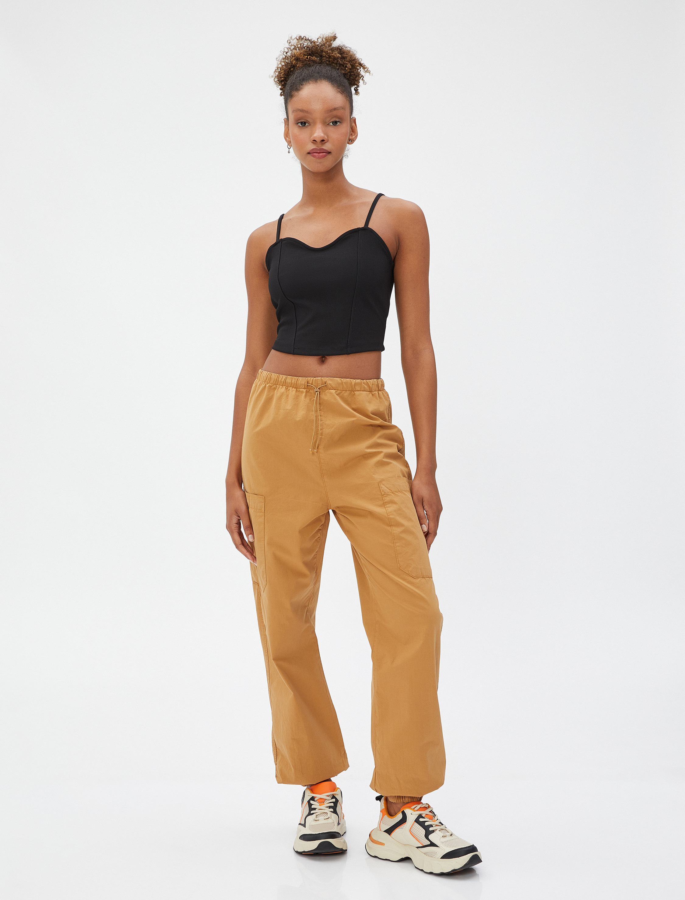   Crop Atlet İnce Askılı Korse Detaylı Kalp Yaka