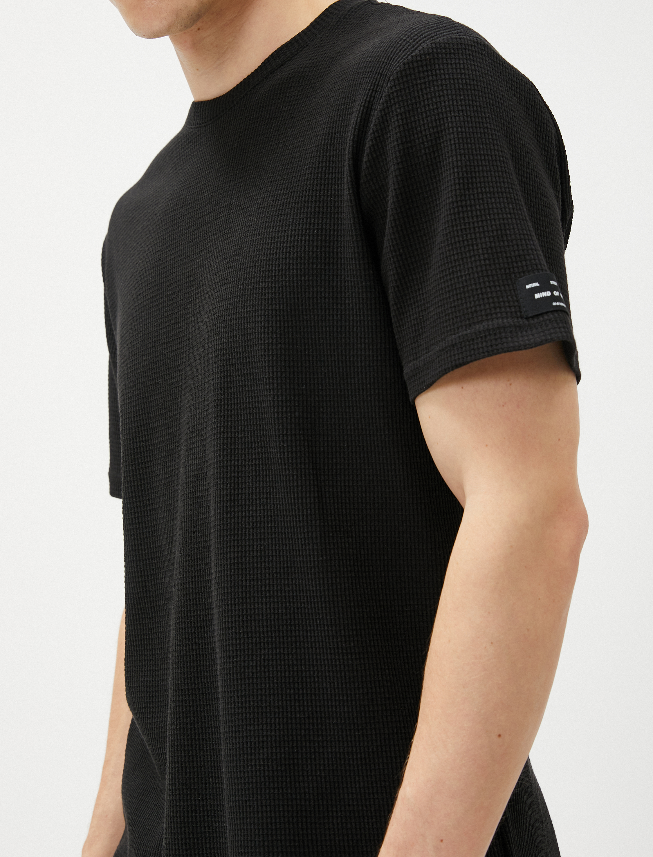   Basic Dokulu Tişört Bisiklet Yaka Kısa Kollu