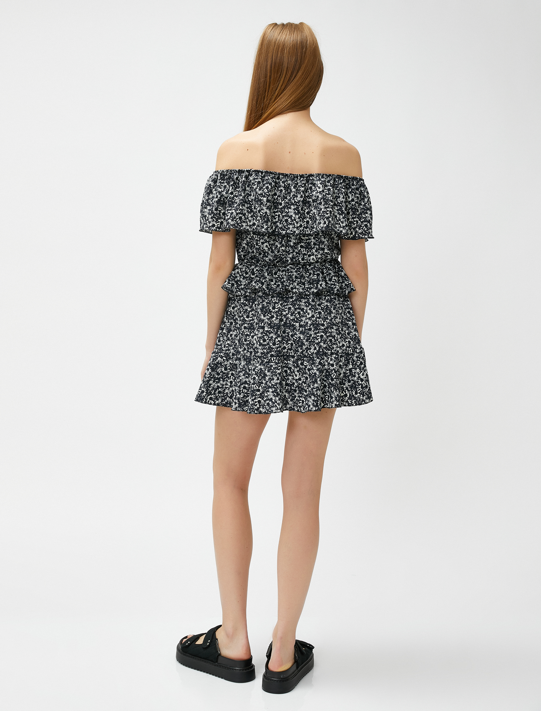   Çiçekli Mini Tulum Omzu Açık Volanlı Fırfırlı Bürümcük