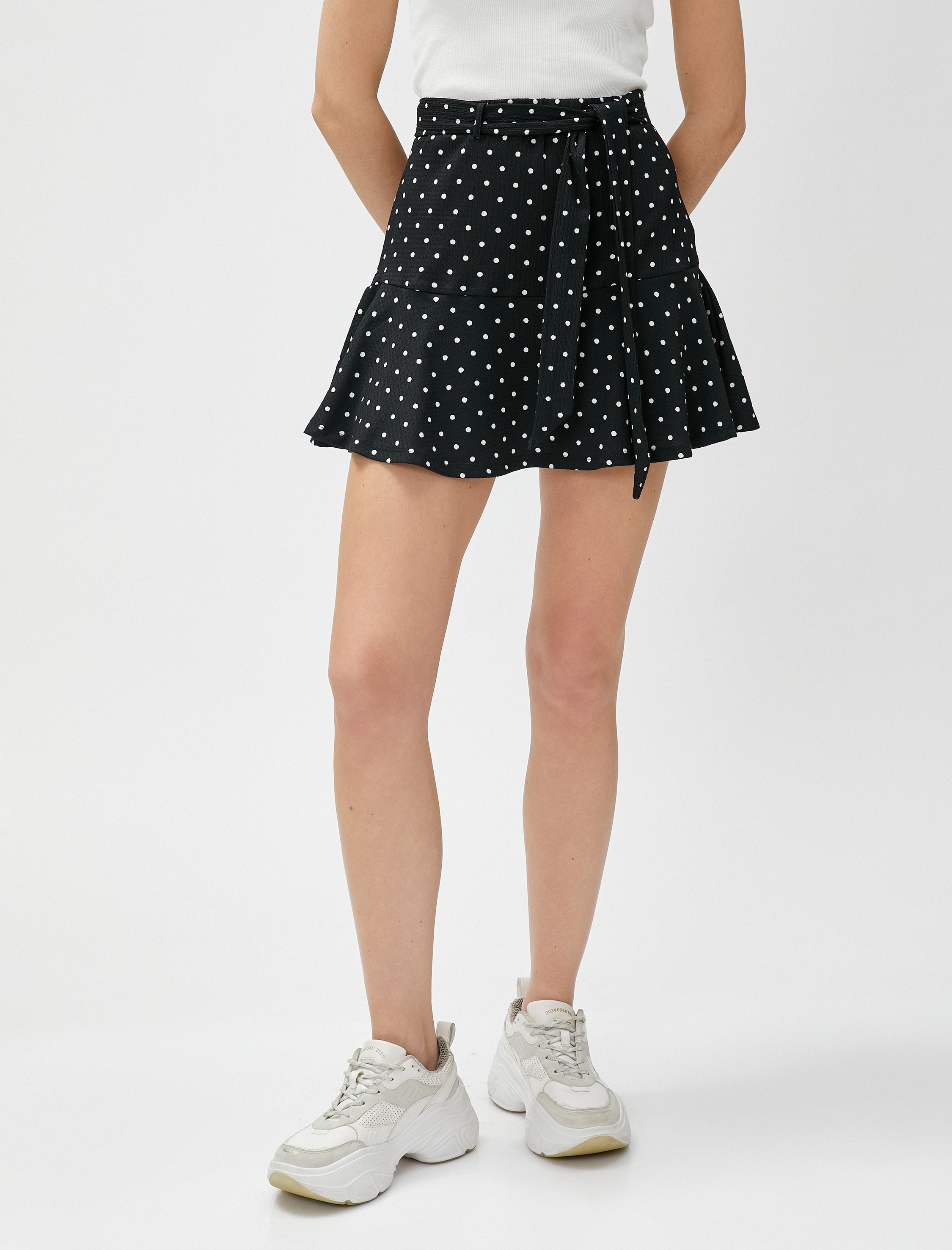   Mini Şort Etek Puantiyeli Beli Kuşaklı Volanlı Bürümcük