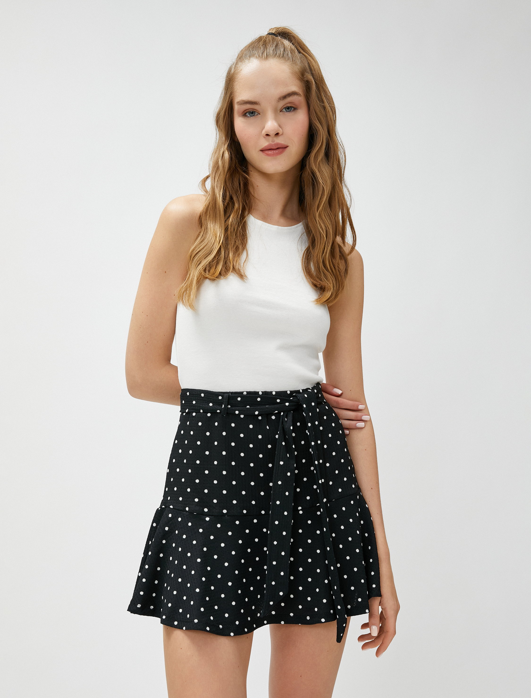   Mini Şort Etek Puantiyeli Beli Kuşaklı Volanlı Bürümcük