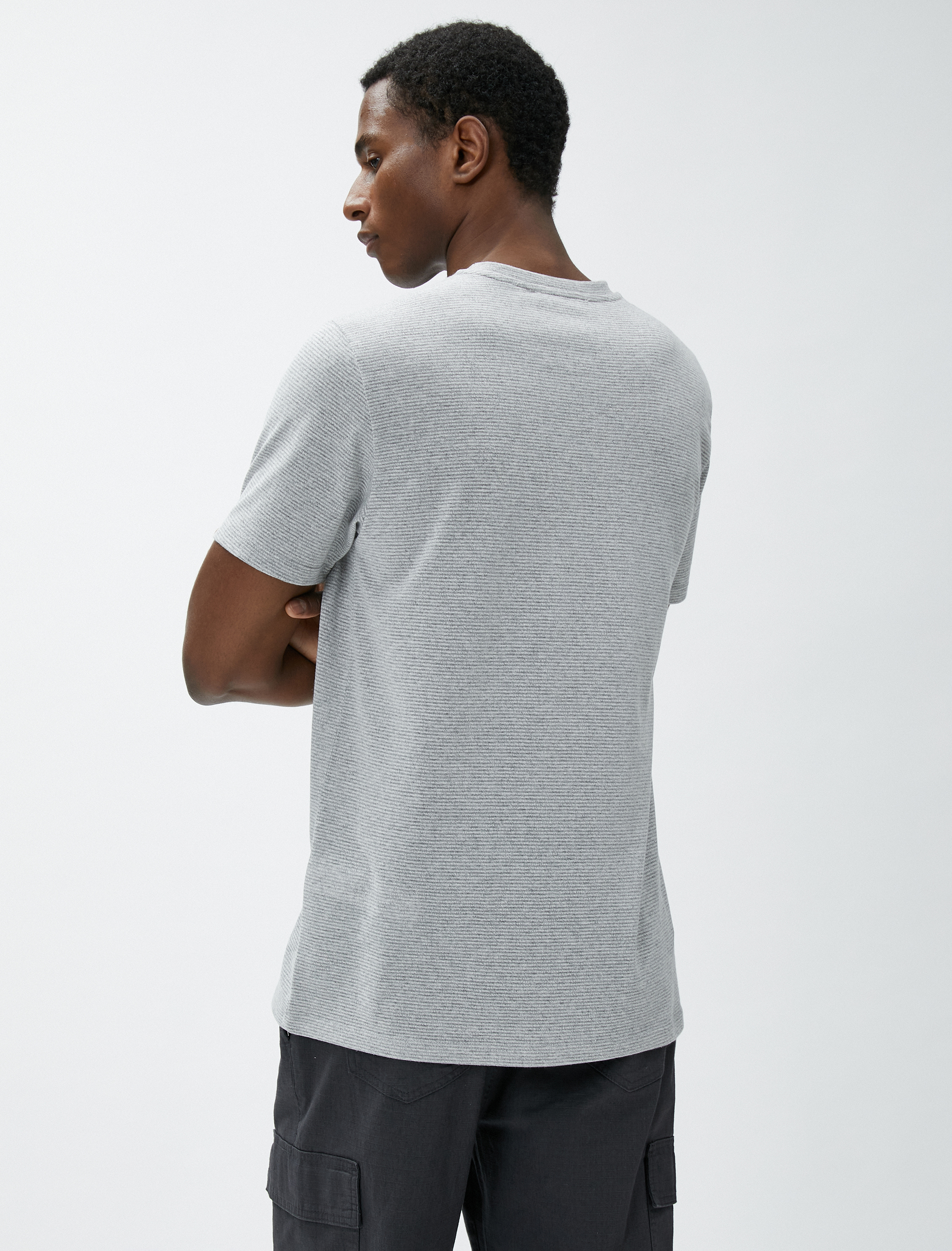   İşleme Detaylı Tişört Dokulu Bisiklet Yaka Kısa Kollu