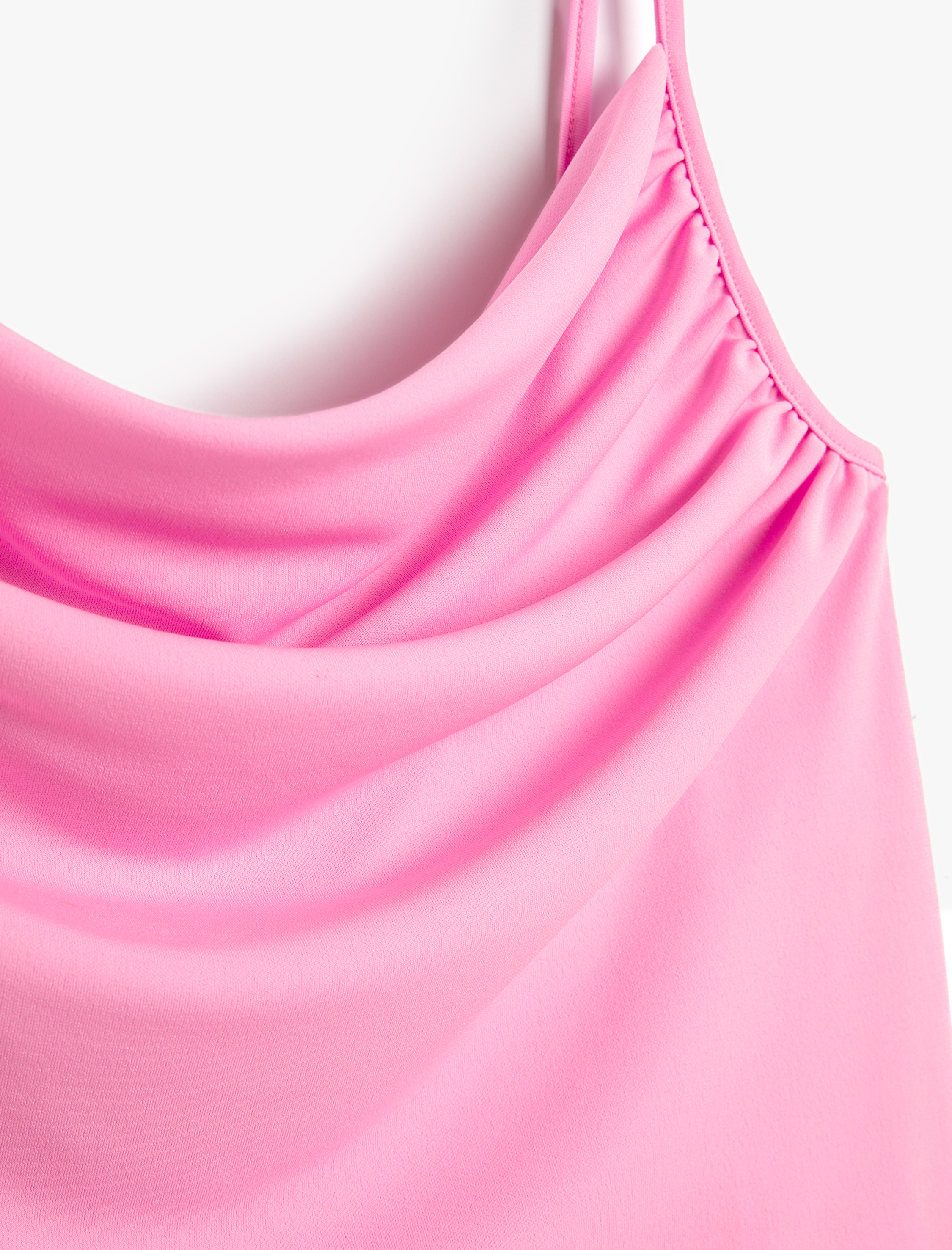   Degaje Yaka Askılı Crop Top