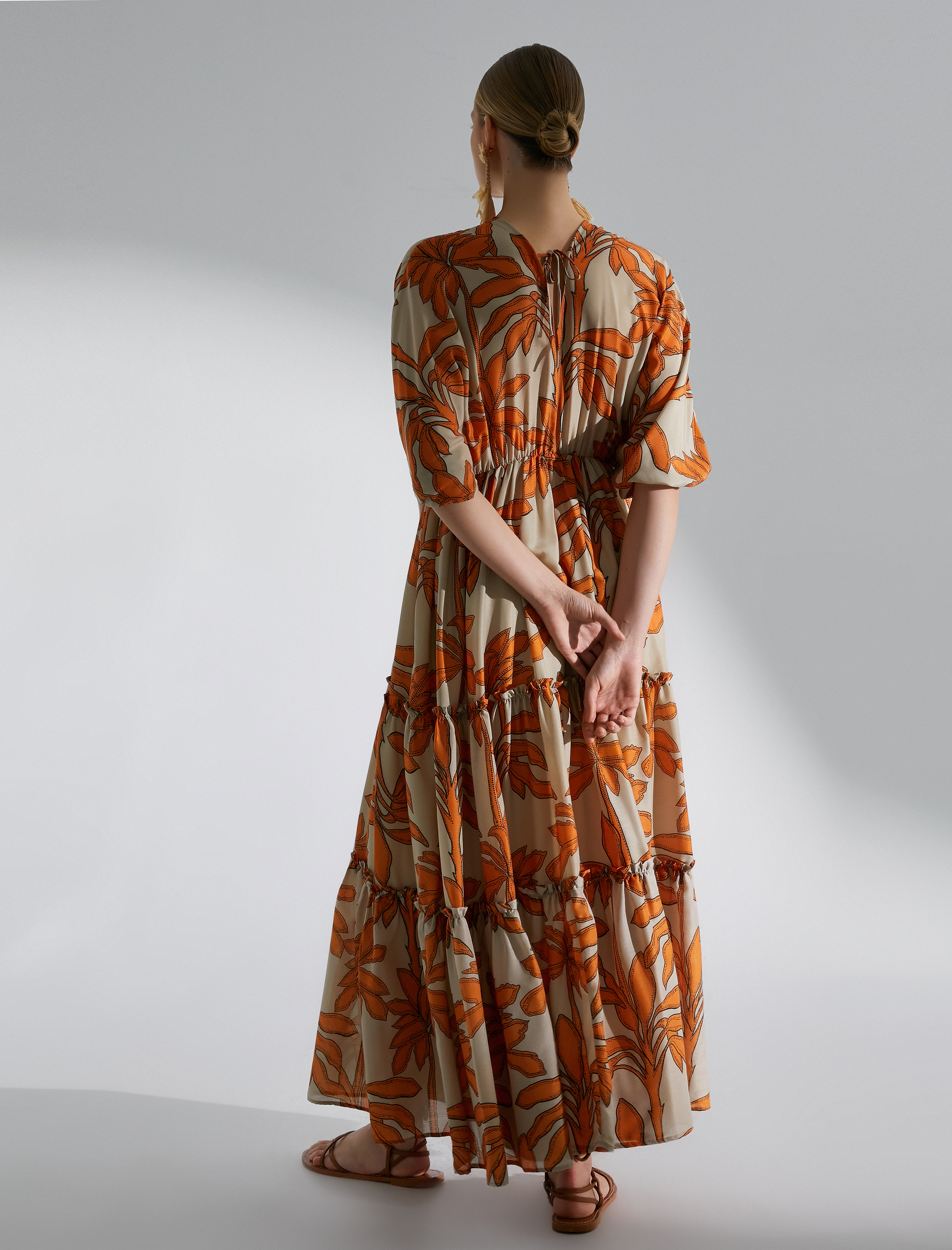   Melis Ağazat X Koton - Etnik Desenli V Yaka Katlı Midi Elbise