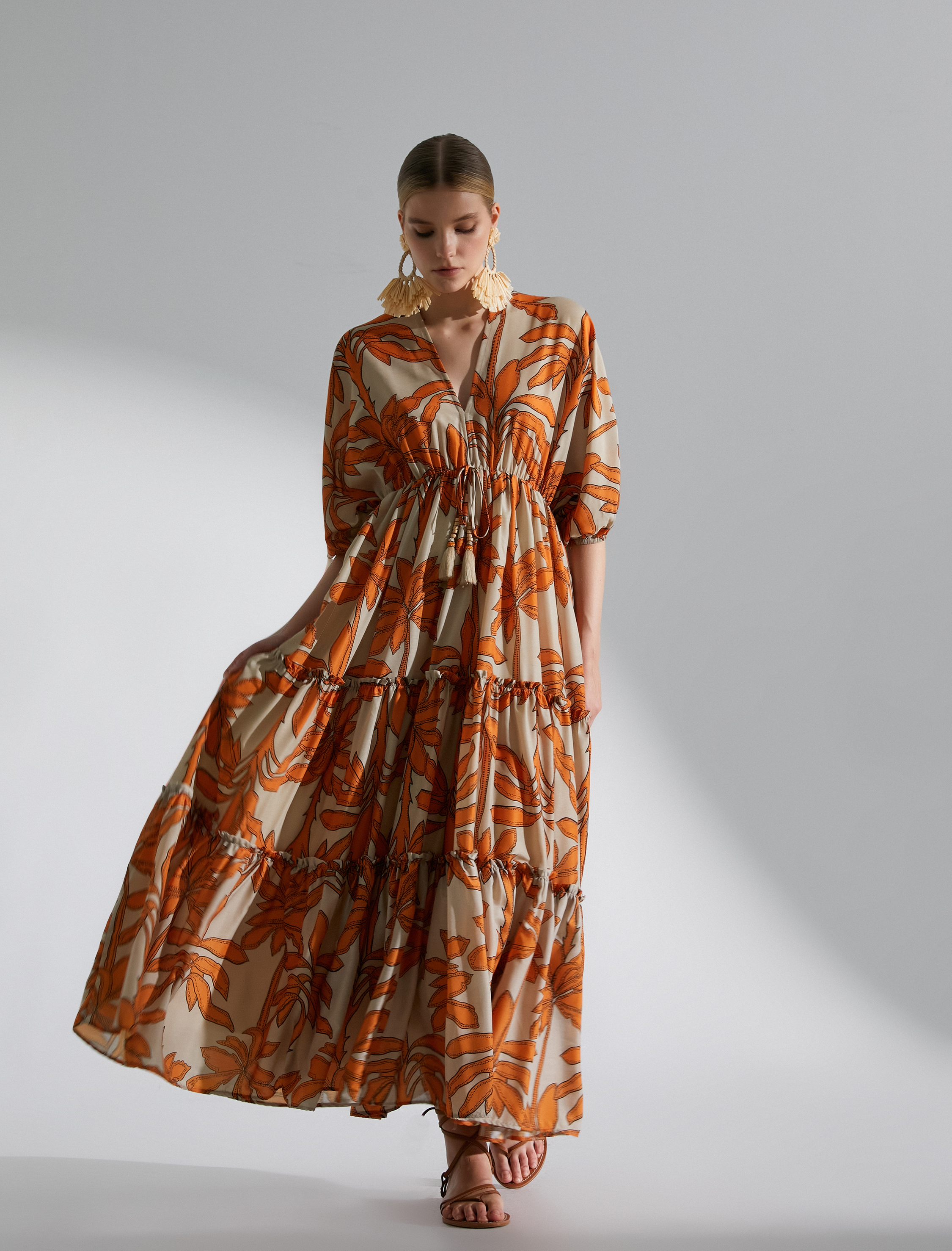   Melis Ağazat X Koton - Etnik Desenli V Yaka Katlı Midi Elbise