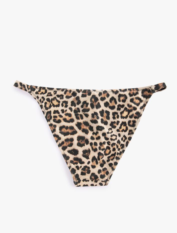  Leopar Desenli Bikini Altı Metal Aksesuarlı