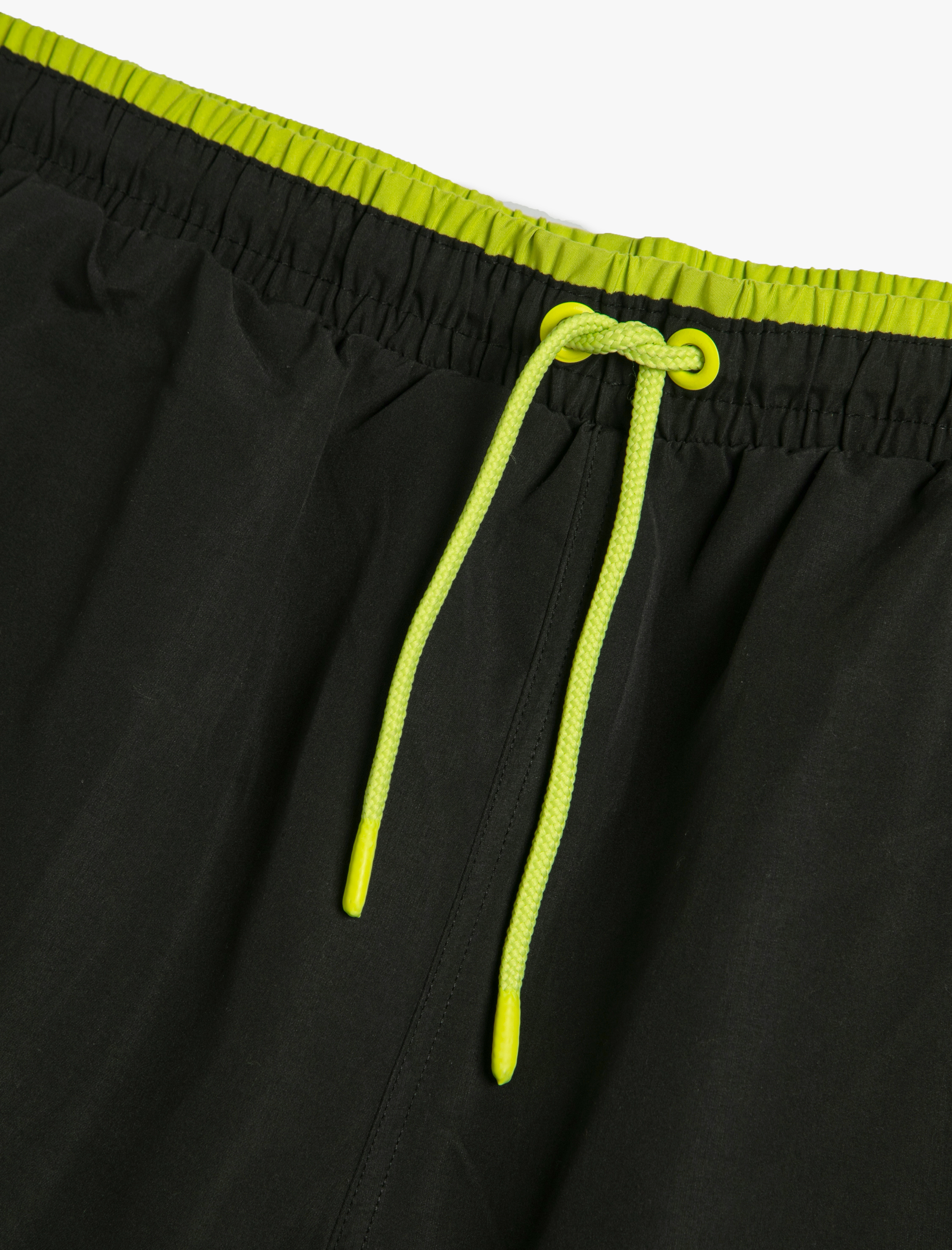   Deniz Şortu Kısa Beli Bağcıklı Cepli