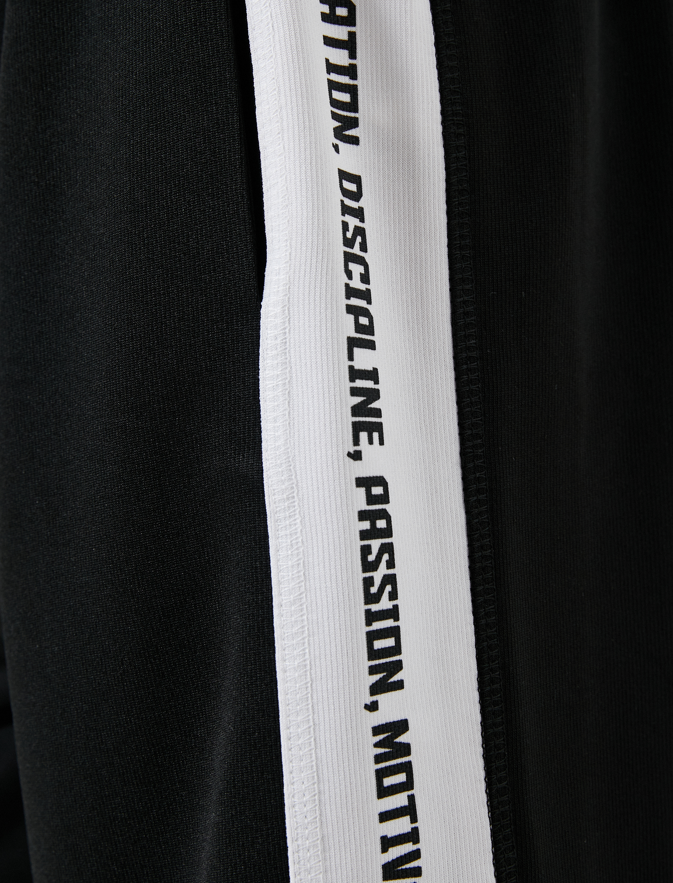   Spor Şort Beli Bağcıklı Slogan Baskılı Cep Detaylı