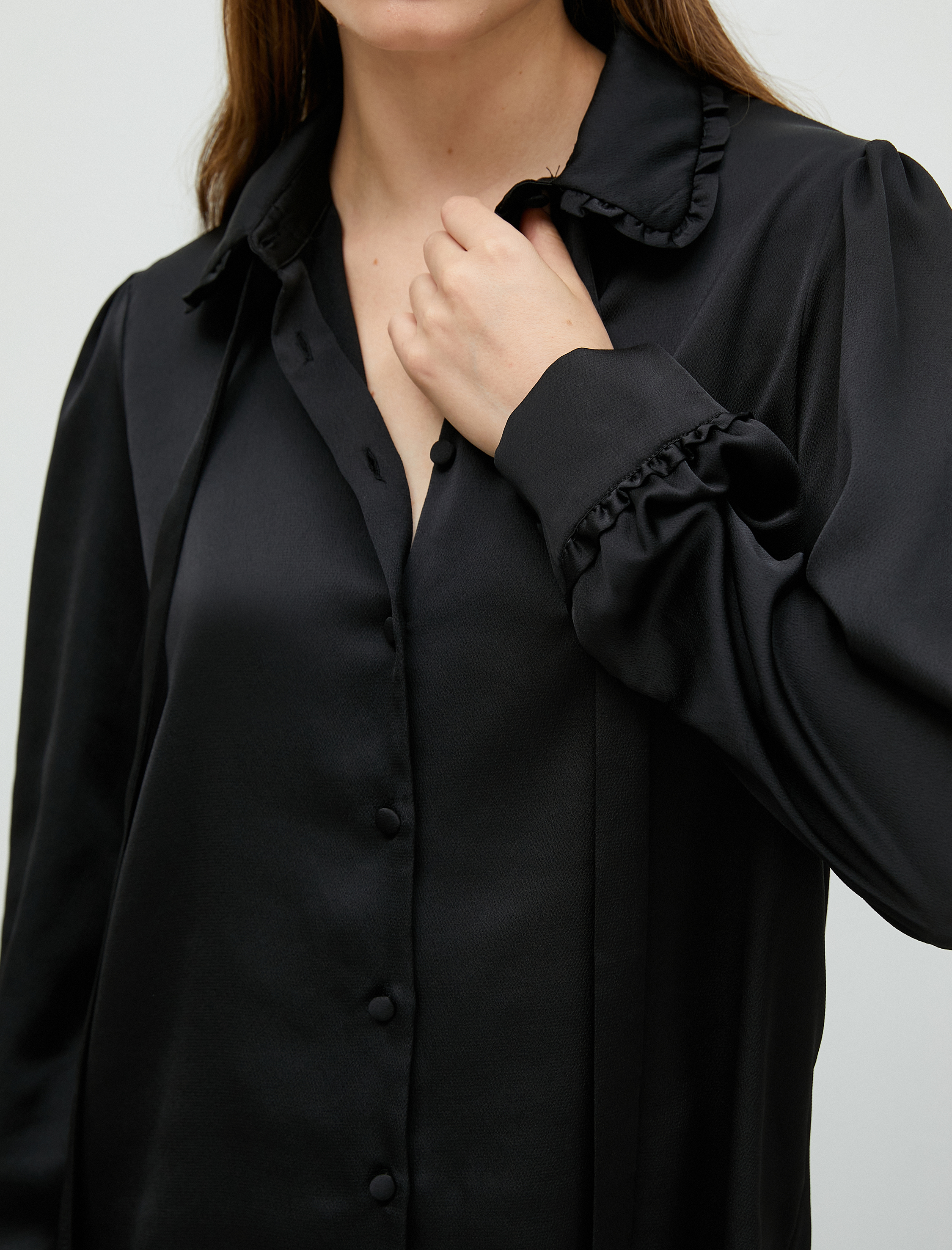   Saten Gömlek Uzun Kollu Fular Yaka Fırfırlı Regular Fit