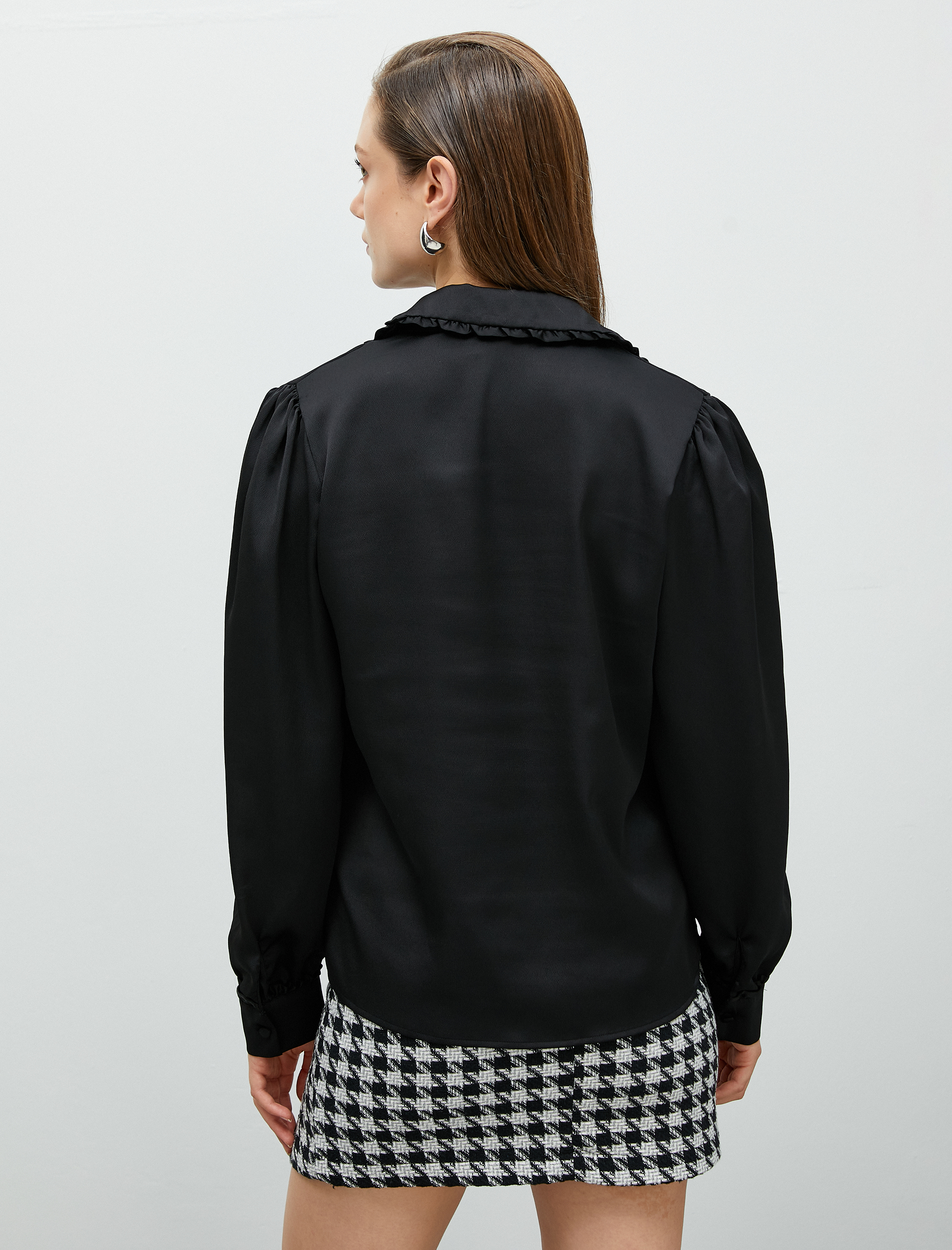   Saten Gömlek Uzun Kollu Fular Yaka Fırfırlı Regular Fit