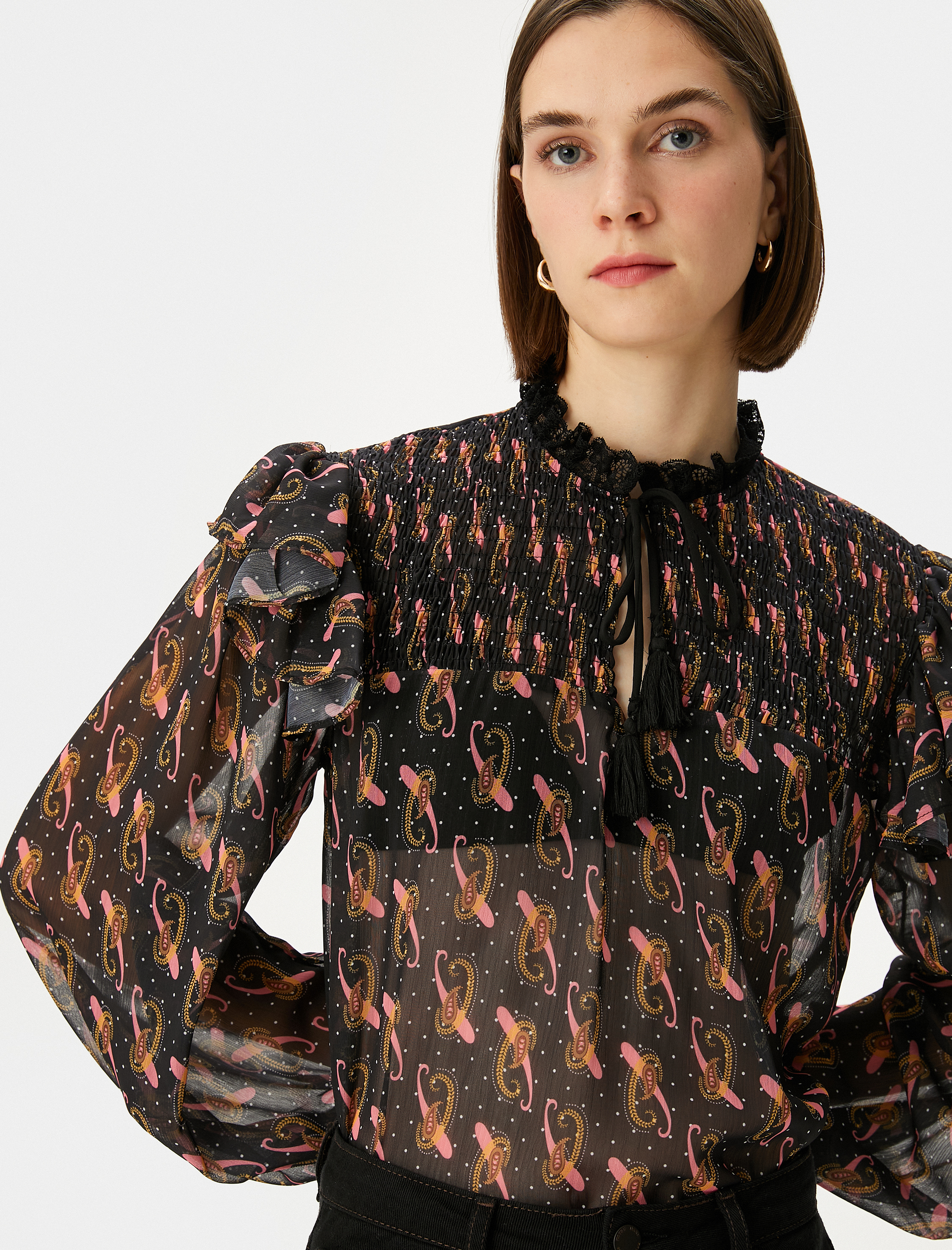 Şifon Bluz Balon Kollu Fırfırlı Gipeli Püsküllü