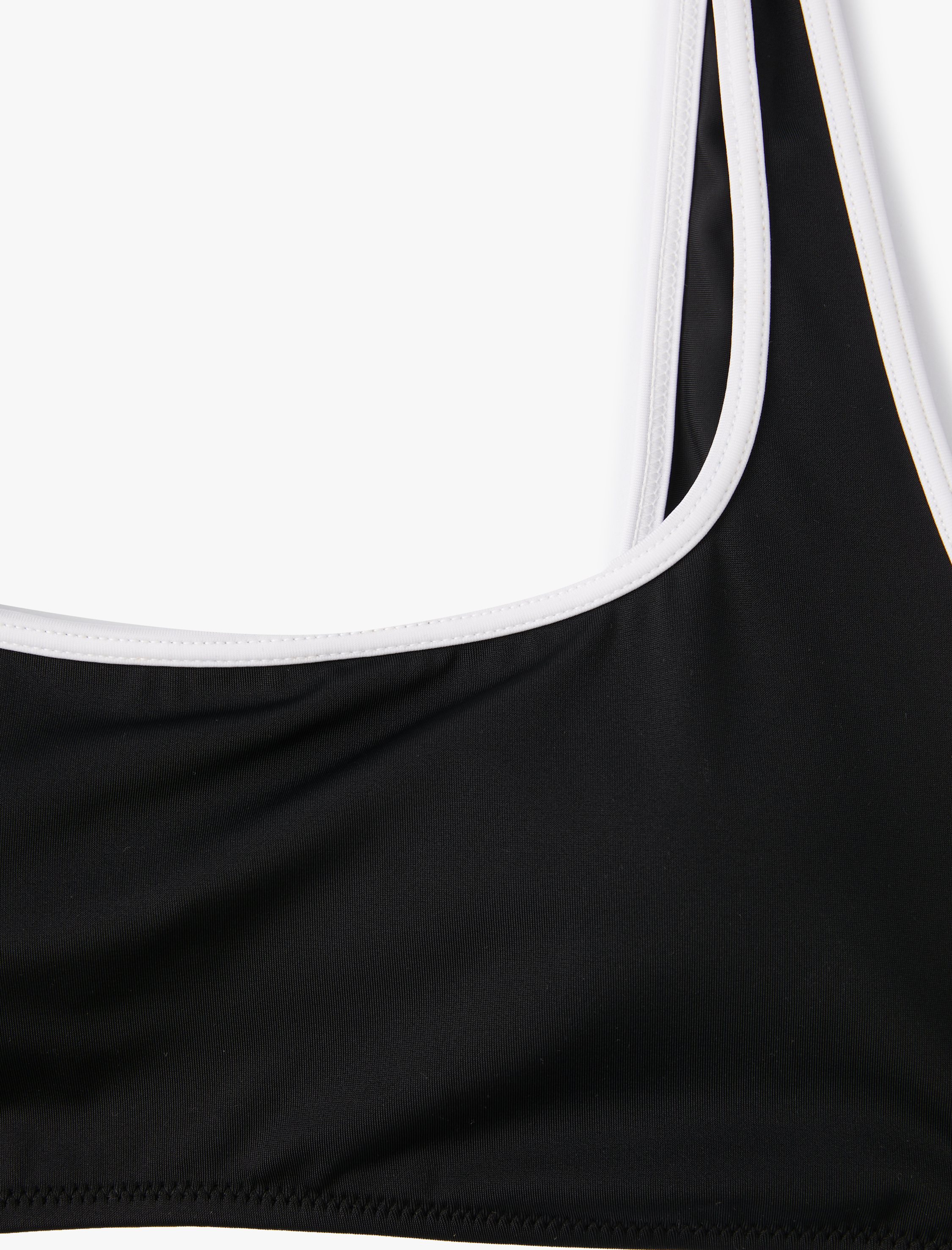   Kare Yaka Bikini Üstü Kalın Askılı Biye Detaylı